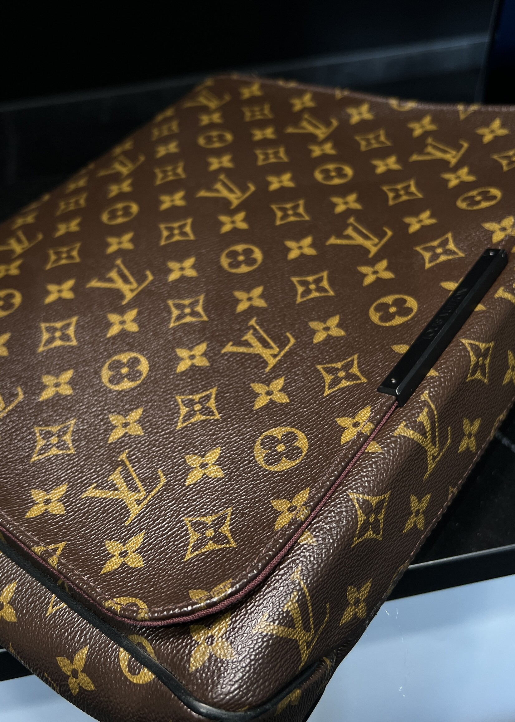 Louis Vuitton Louis Vuitton Maccassar Messenger