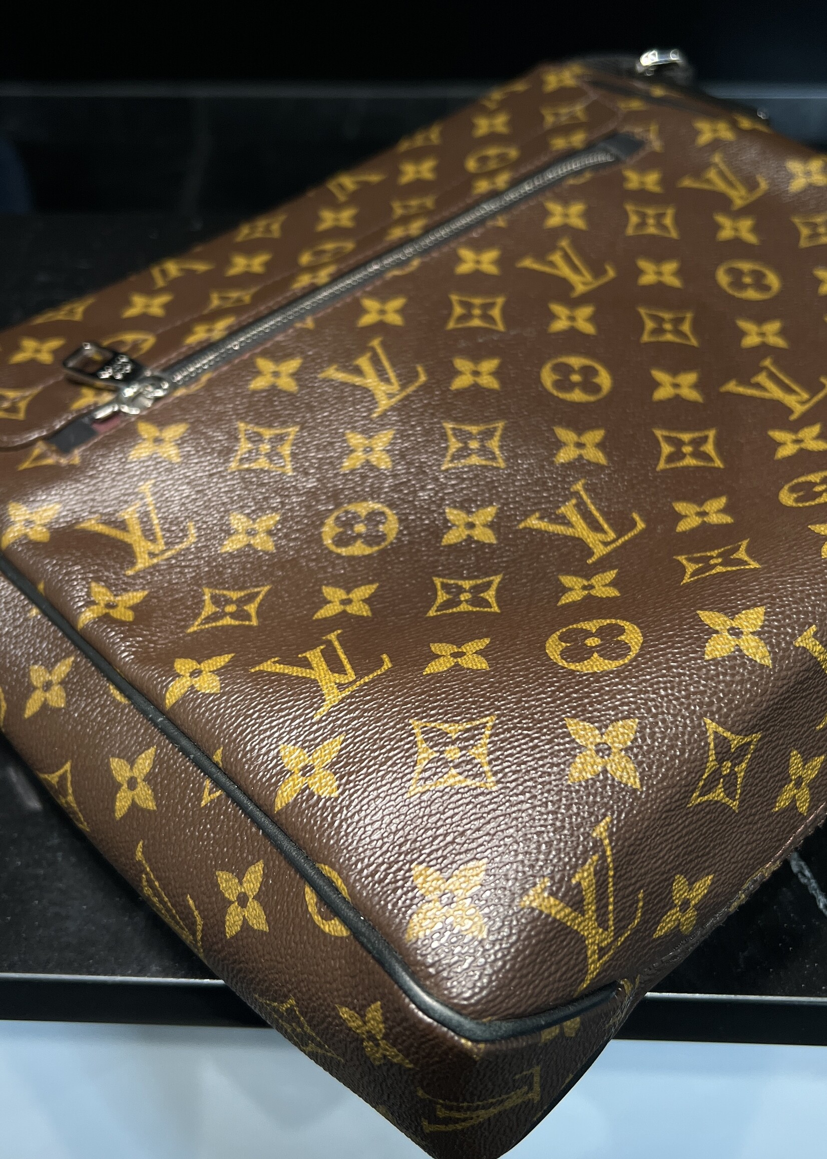 Louis Vuitton Louis Vuitton Maccassar Messenger