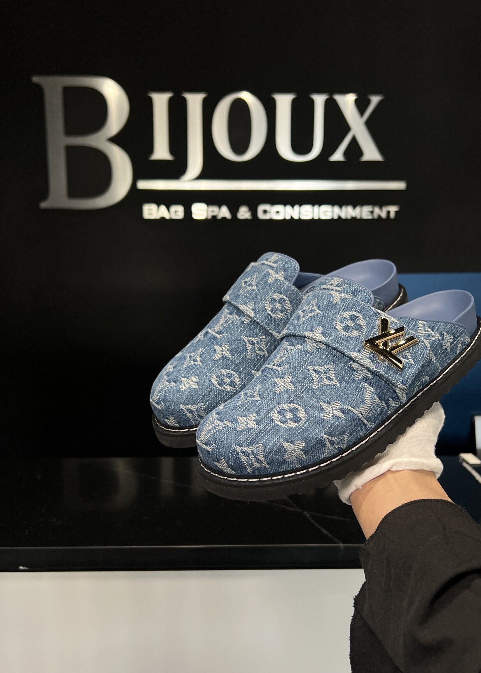 Louis Vuitton Louis Vuitton Denim Cosy 37