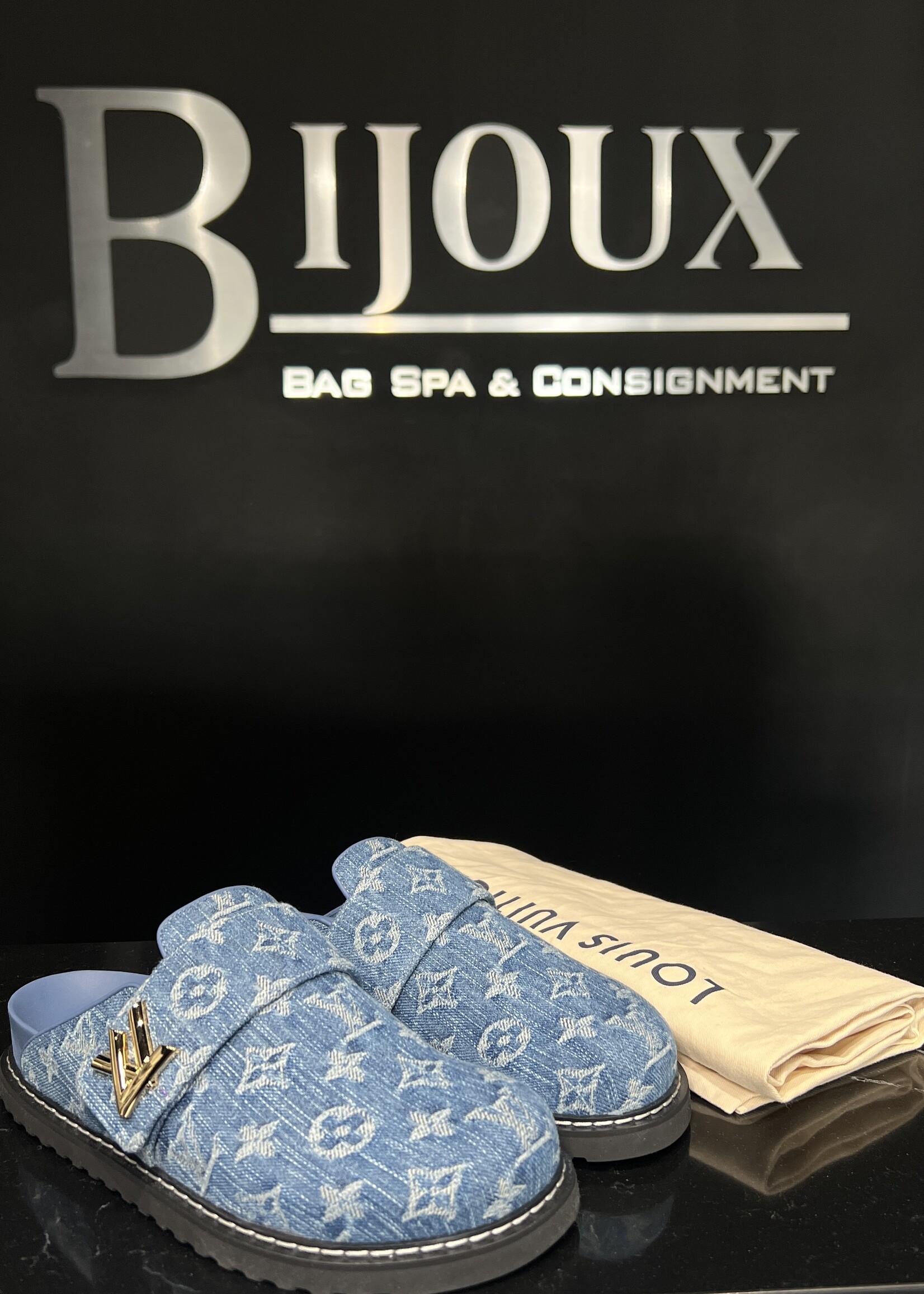 Louis Vuitton Louis Vuitton Denim Cosy 37