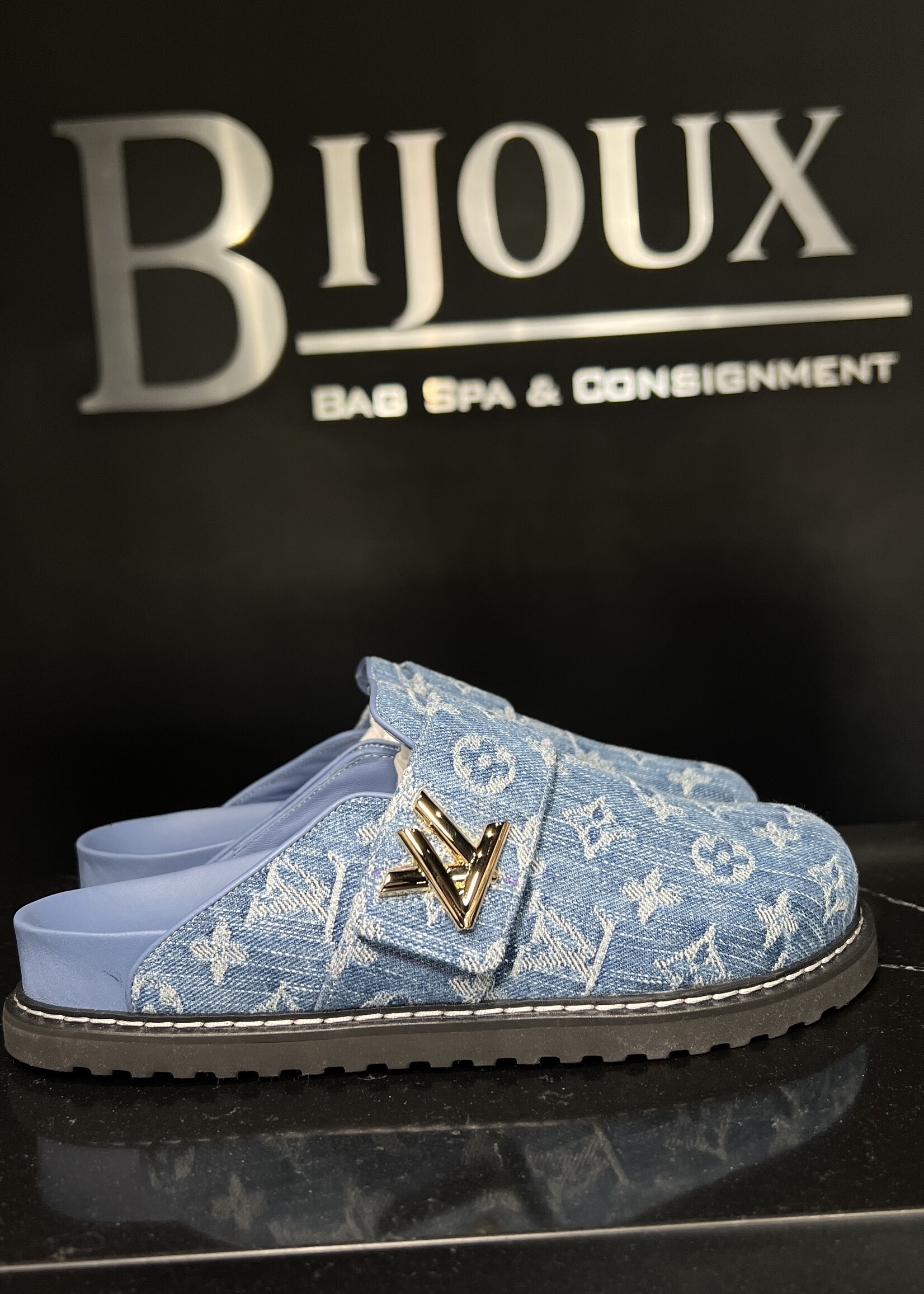 Louis Vuitton Louis Vuitton Denim Cosy 37