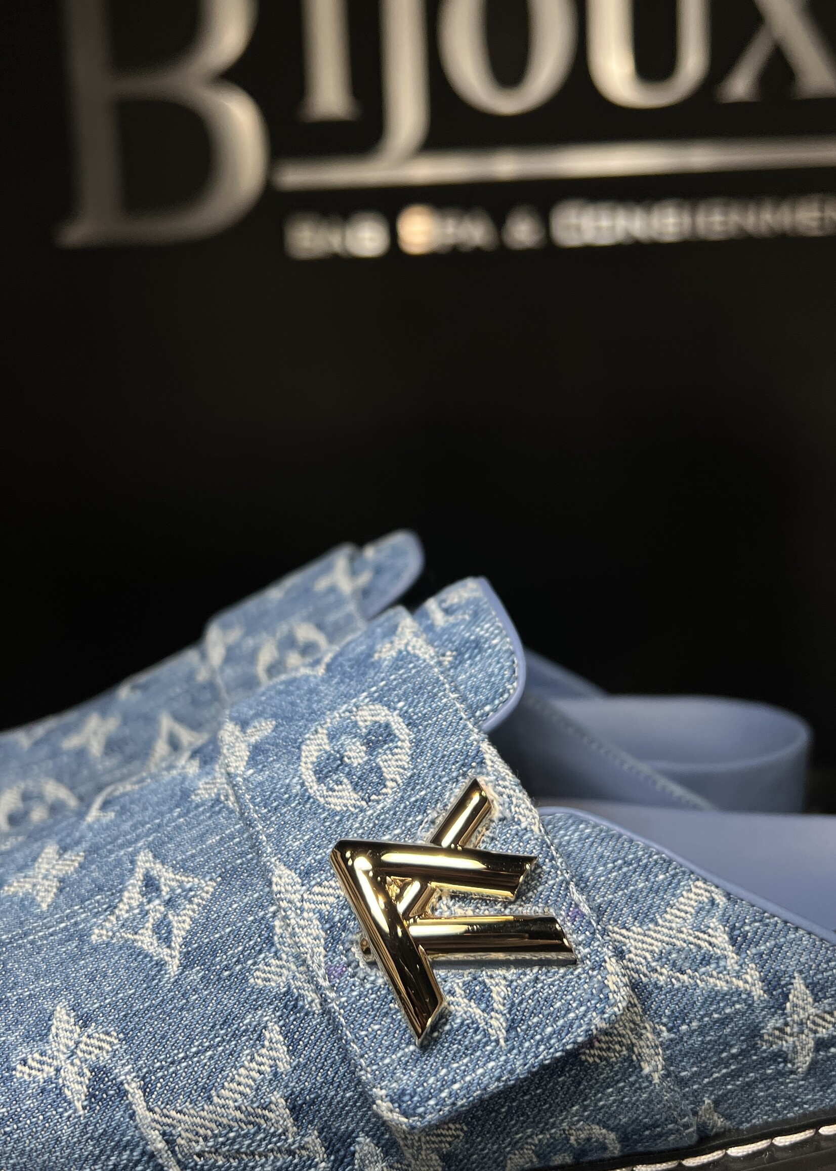 Louis Vuitton Louis Vuitton Denim Cosy 37