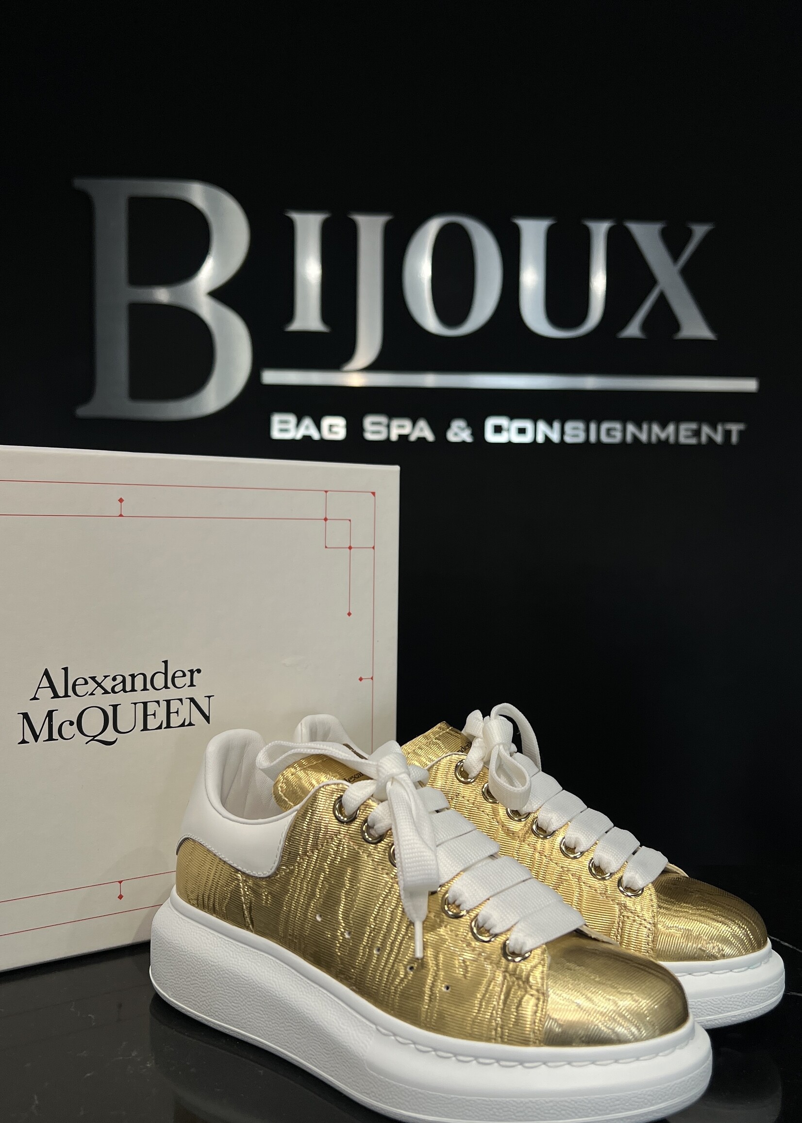 Alexander McQueen Alexander McQueen Gold Sneakers 36