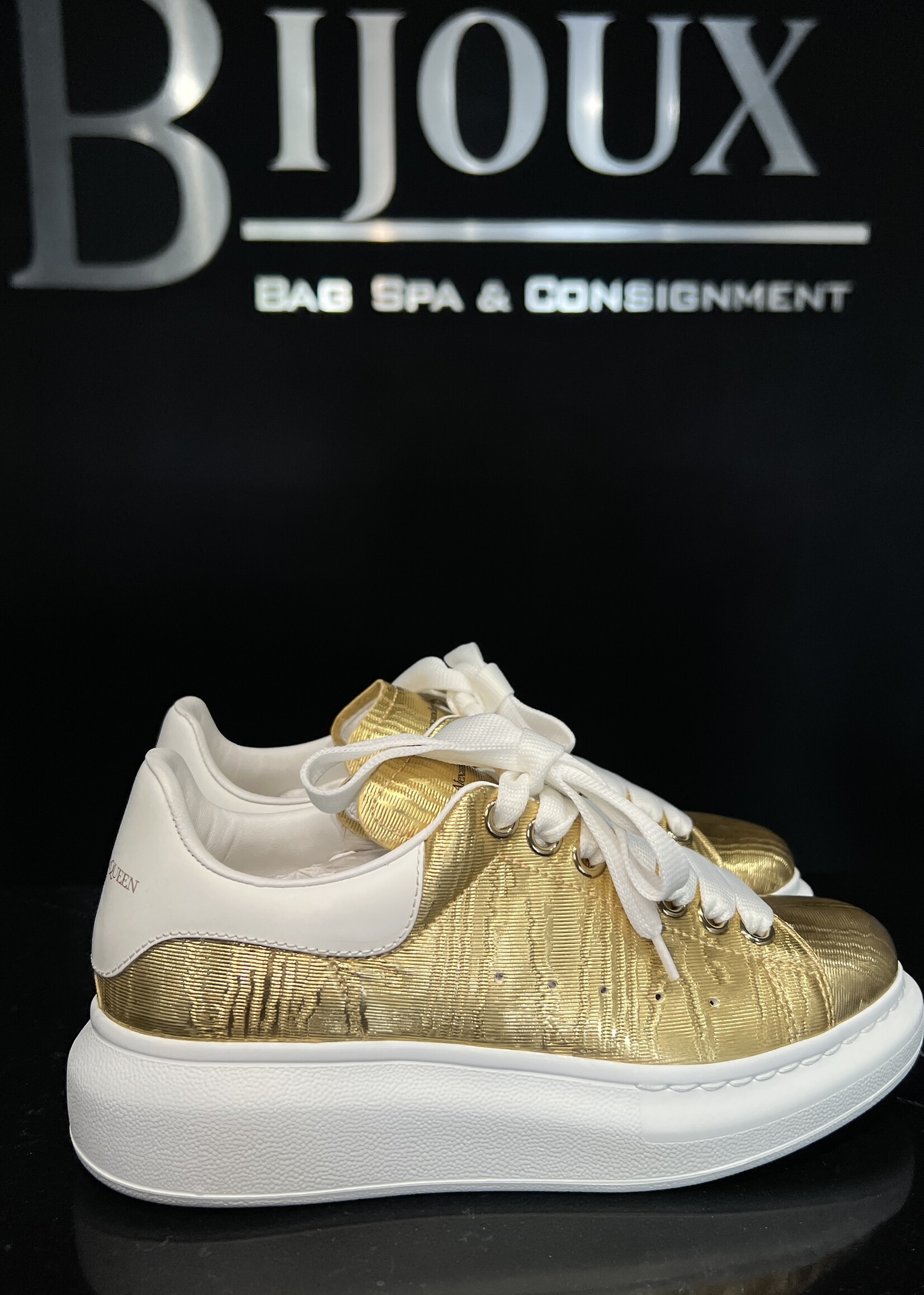 Alexander McQueen Alexander McQueen Gold Sneakers 36