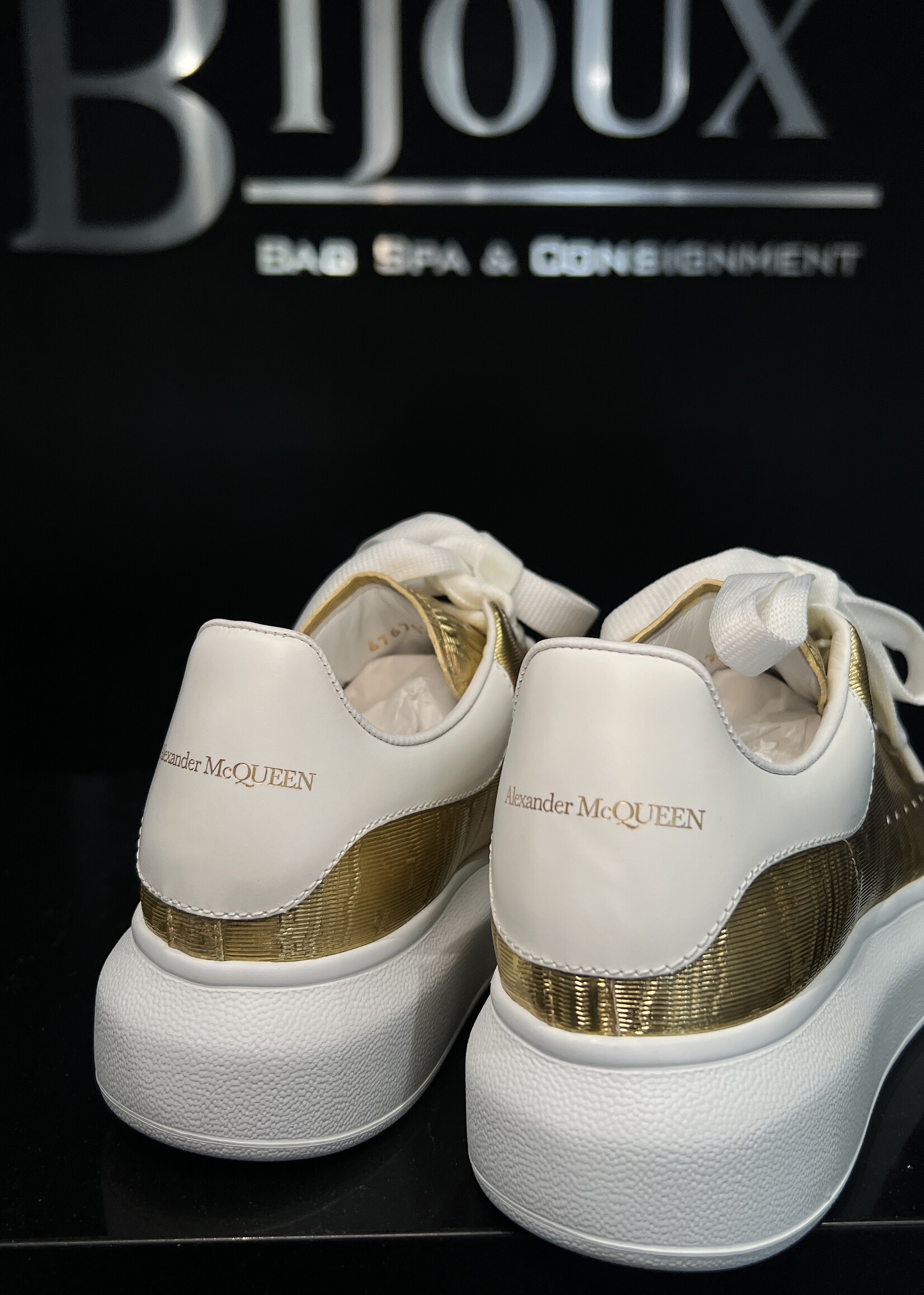 Alexander McQueen Alexander McQueen Gold Sneakers 36