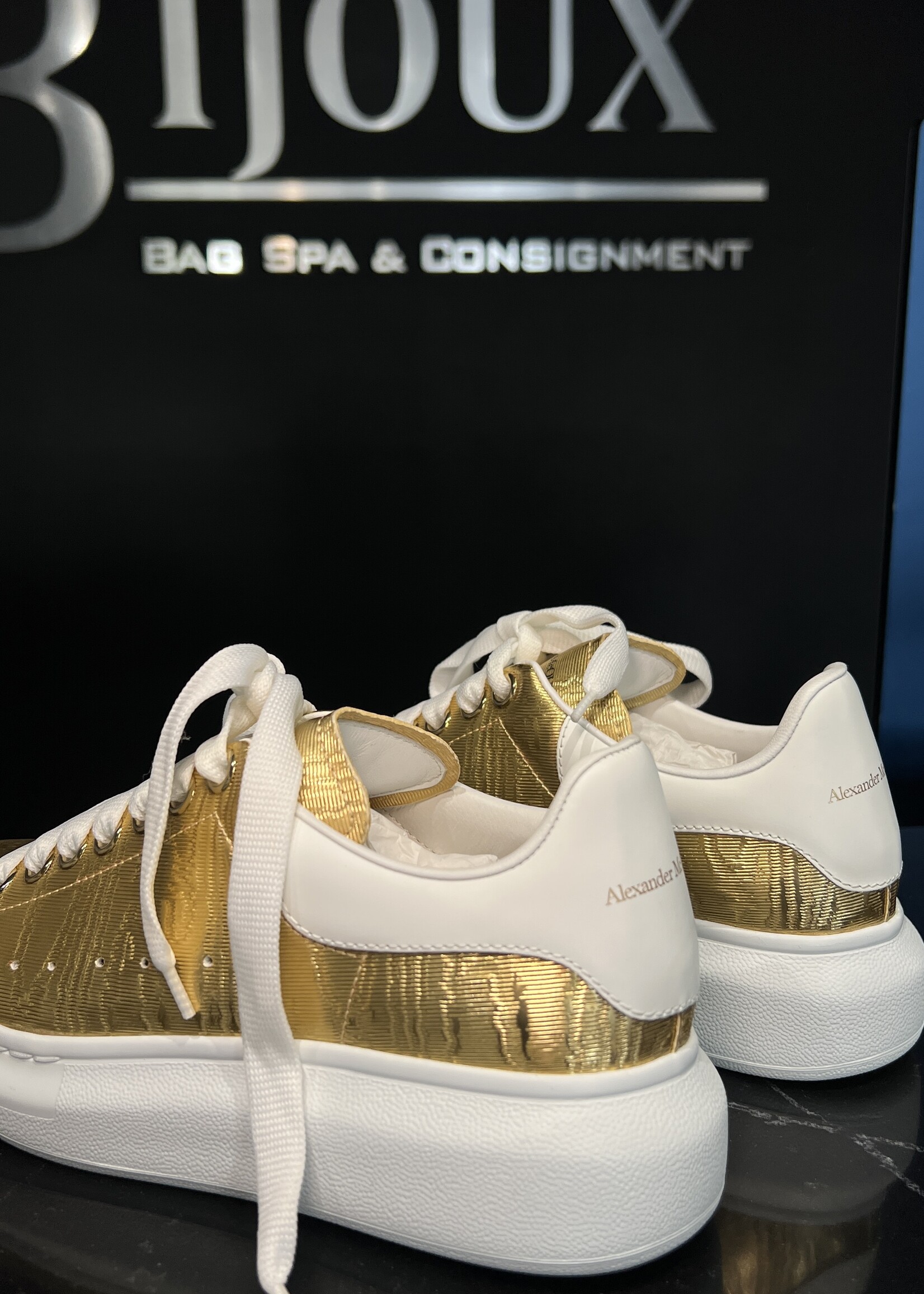 Alexander McQueen Alexander McQueen Gold Sneakers 36