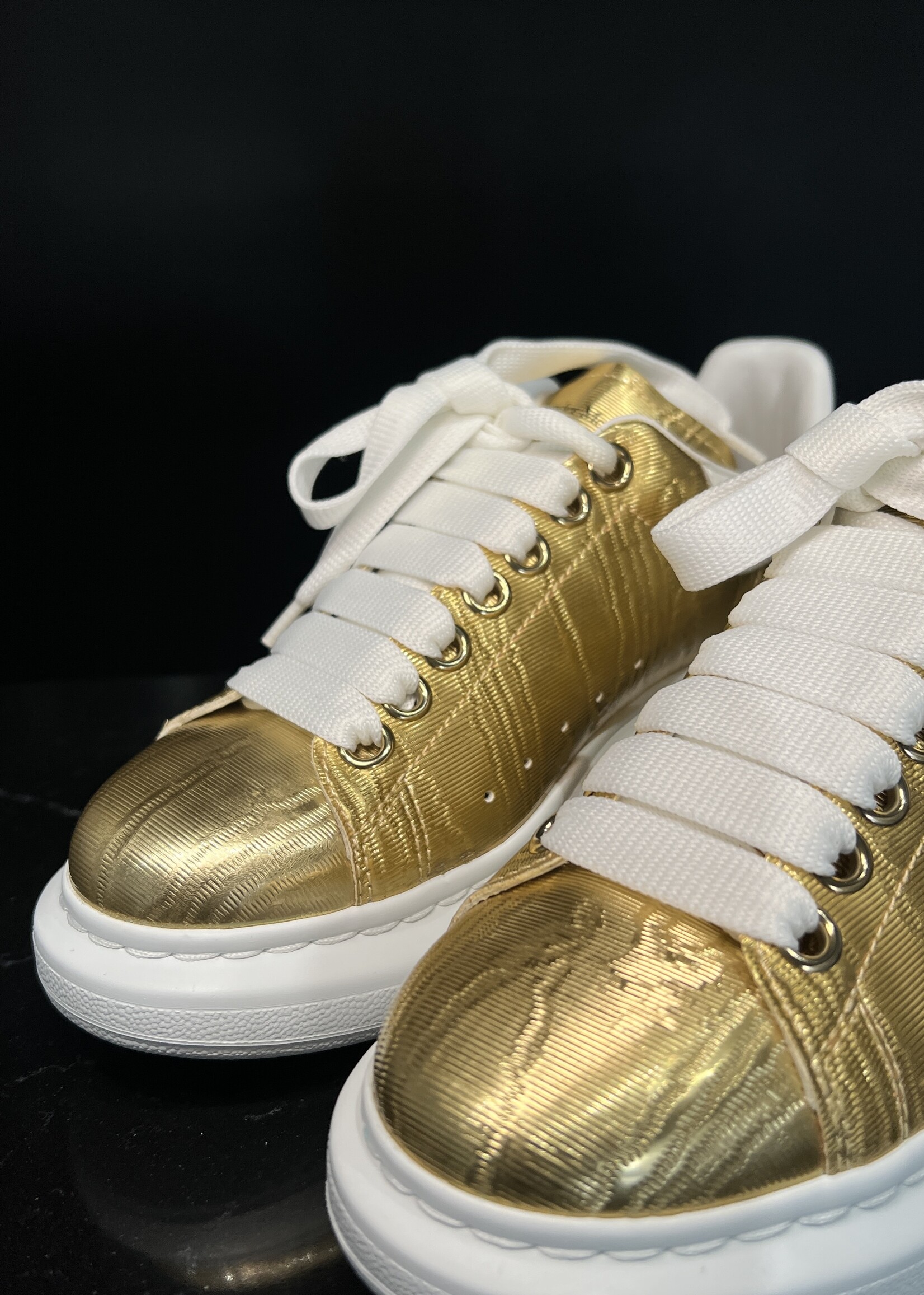 Alexander McQueen Alexander McQueen Gold Sneakers 36
