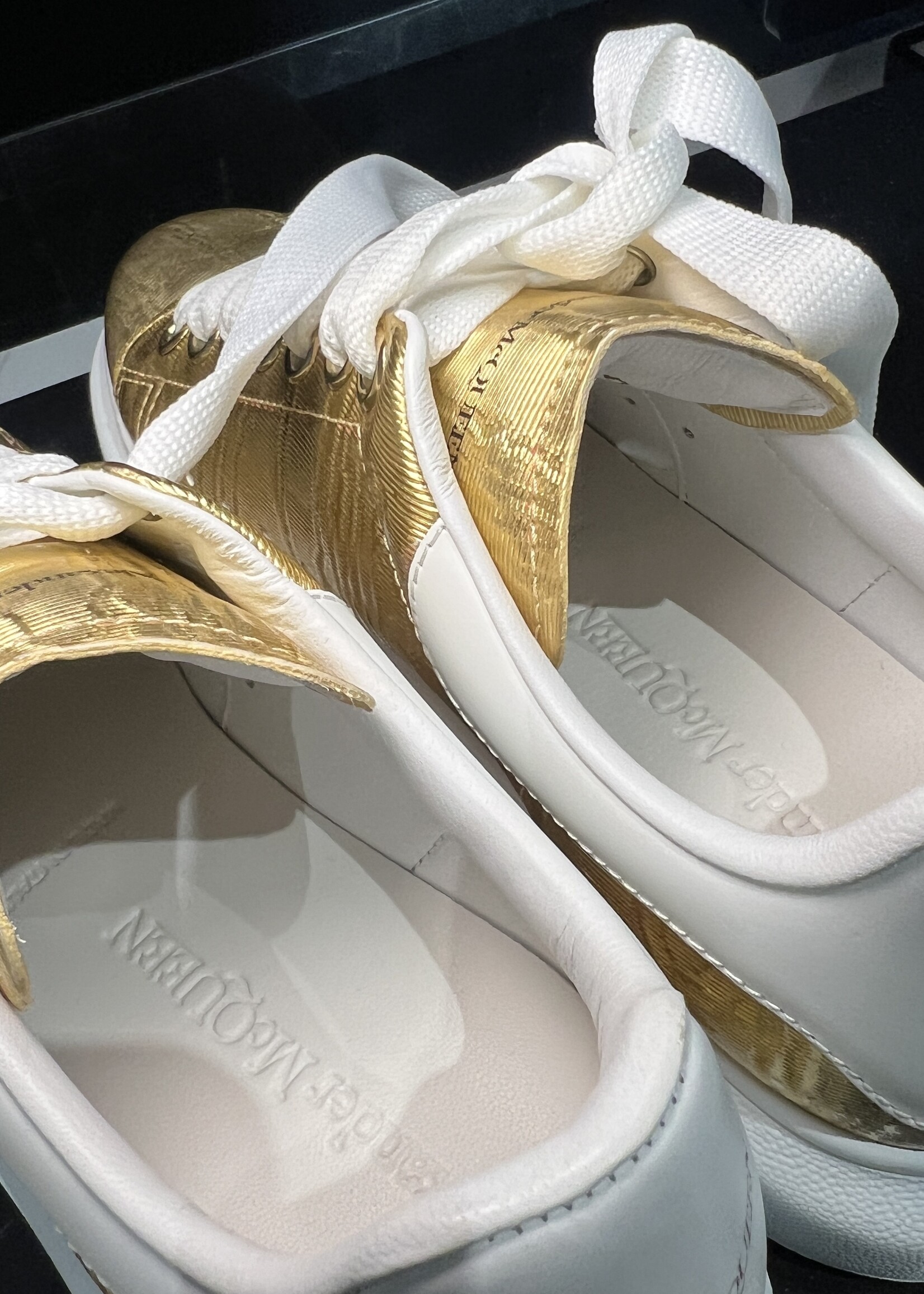 Alexander McQueen Alexander McQueen Gold Sneakers 36