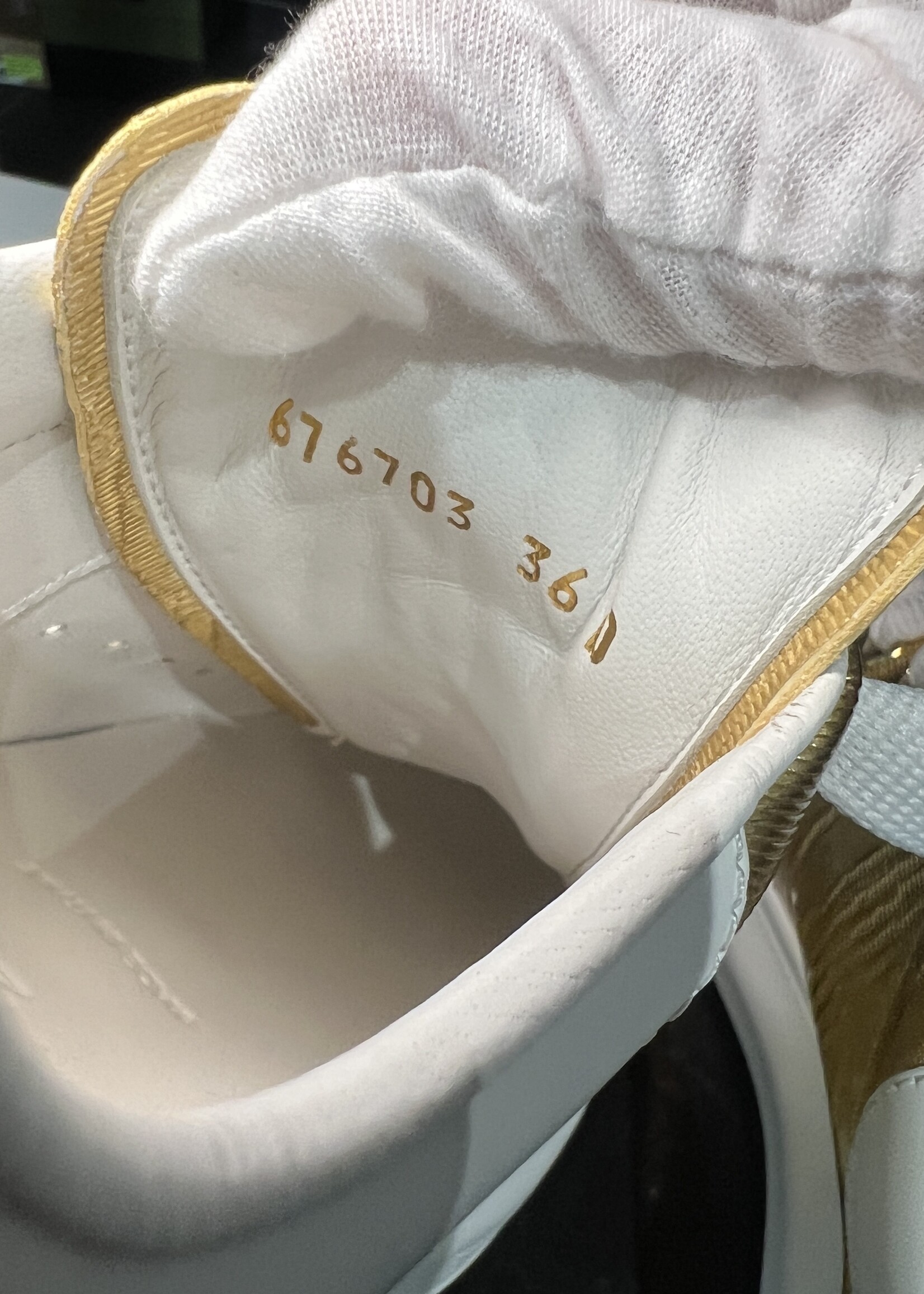 Alexander McQueen Alexander McQueen Gold Sneakers 36