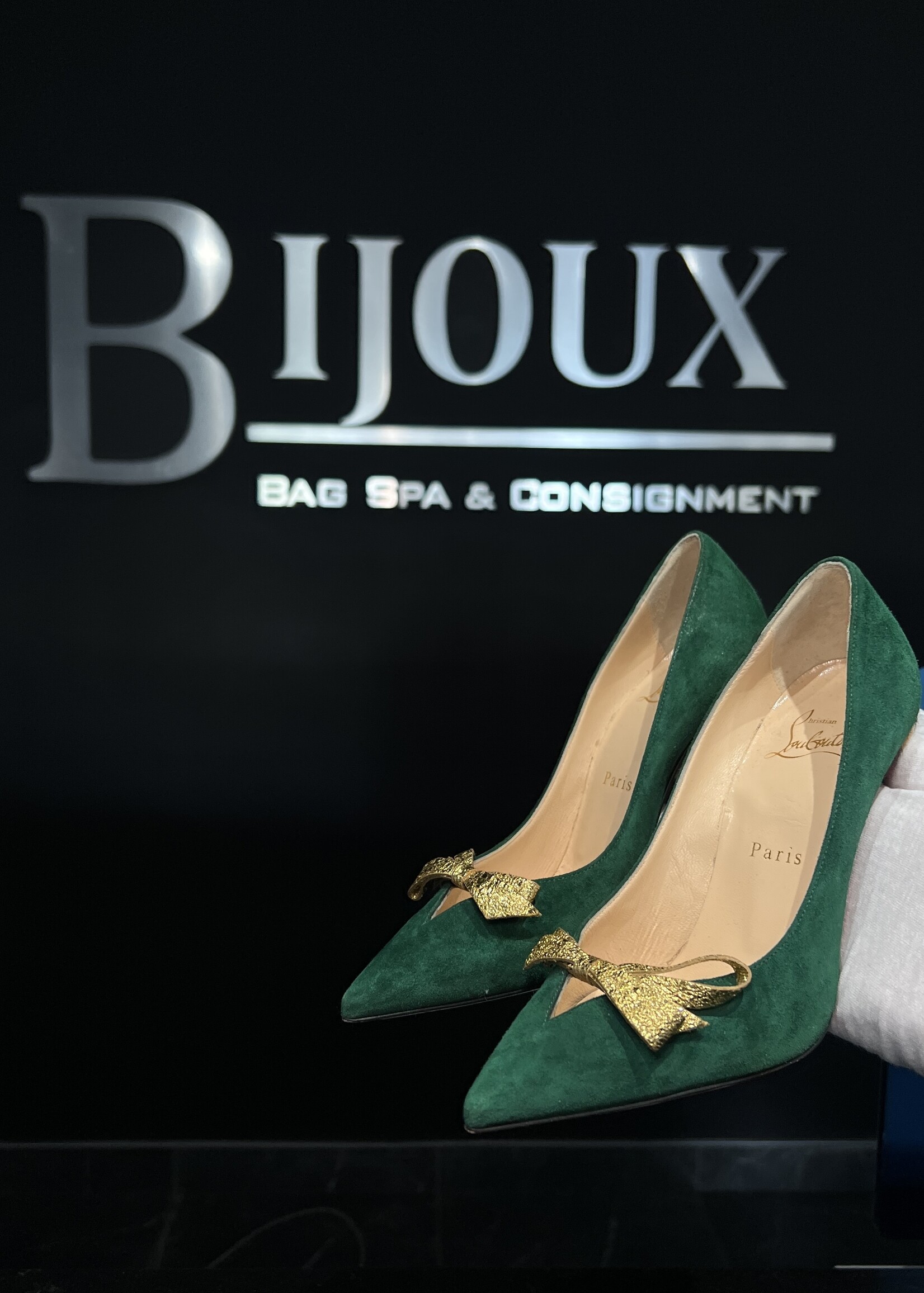 Christian Louboutin Christian Louboutin Suede Pumps 35.5
