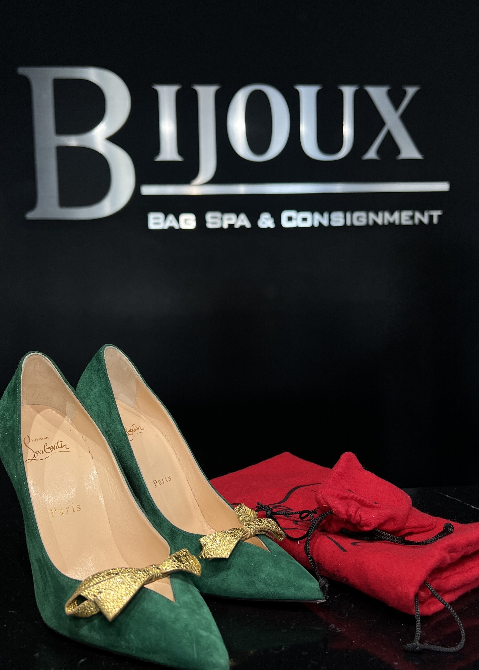 Christian Louboutin Christian Louboutin Suede Pumps 35.5