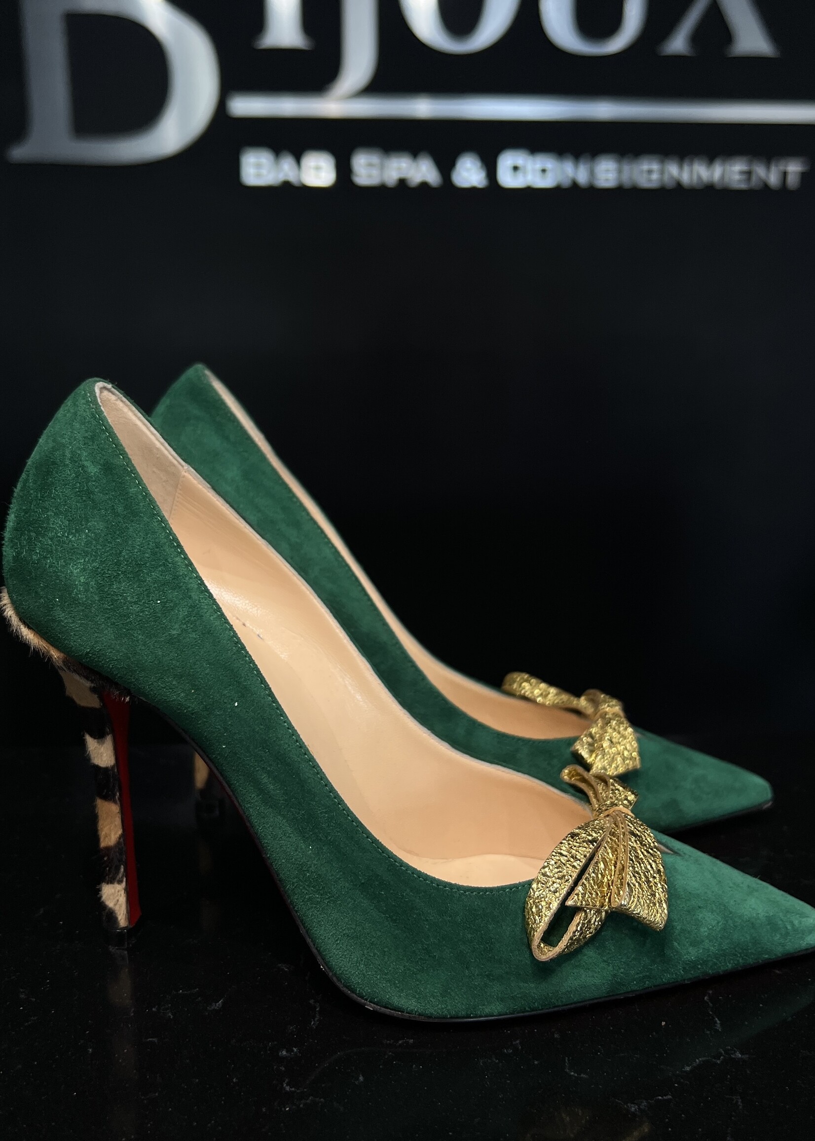Christian Louboutin Christian Louboutin Suede Pumps 35.5