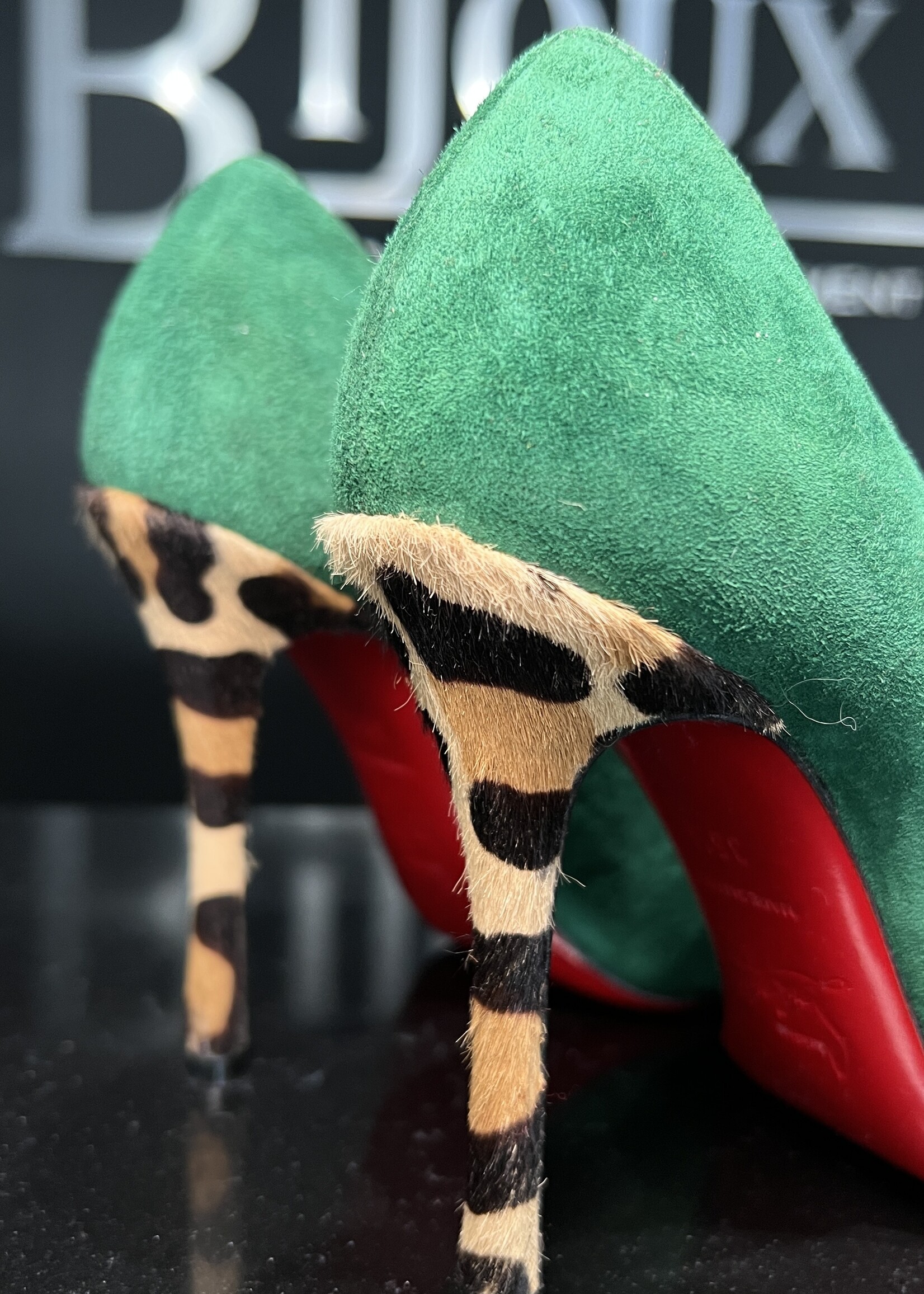 Christian Louboutin Christian Louboutin Suede Pumps 35.5