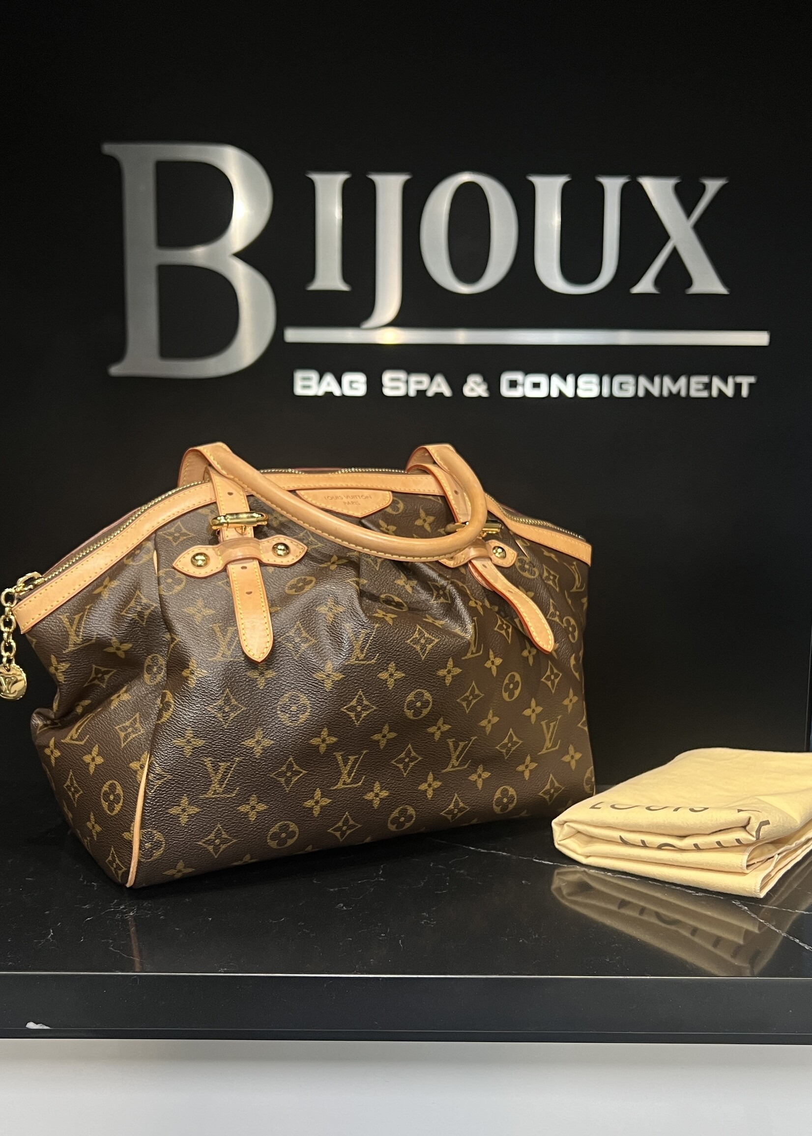 Louis Vuitton Louis Vuitton Tivoli GM