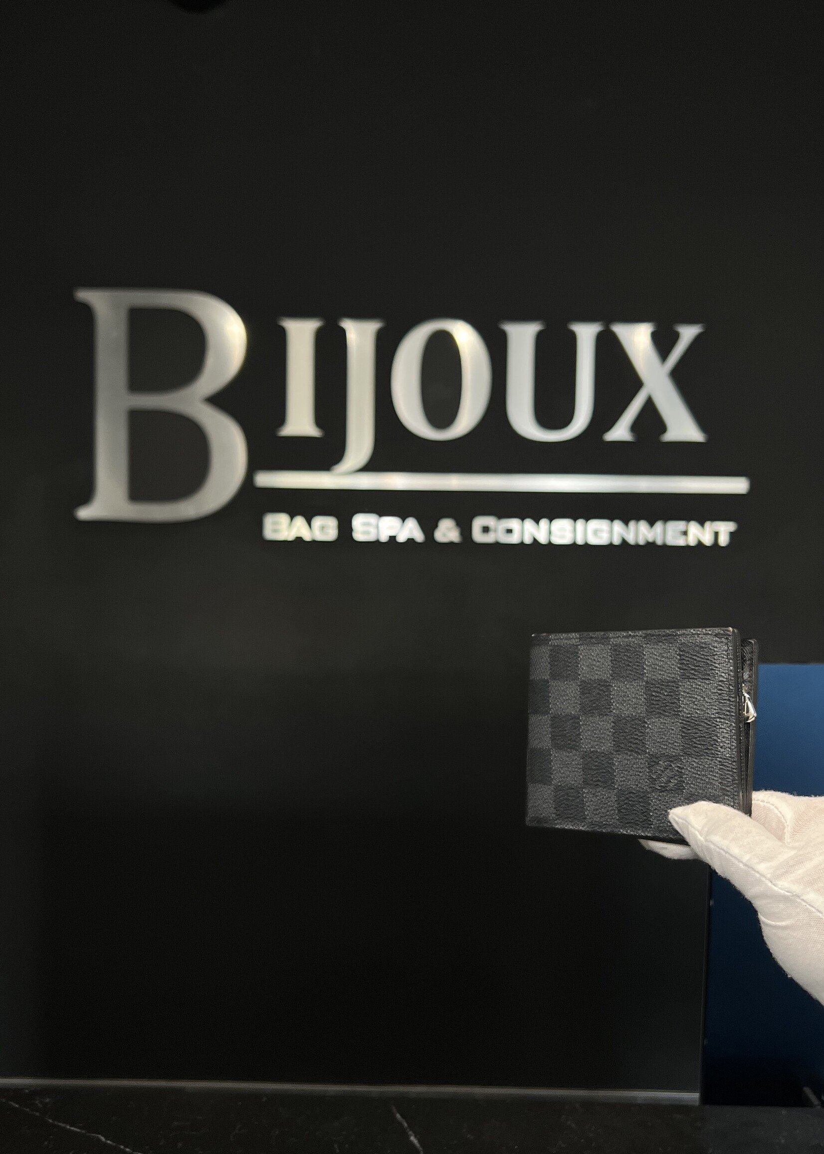 Louis Vuitton Louis Vuitton Amerigo Wallet