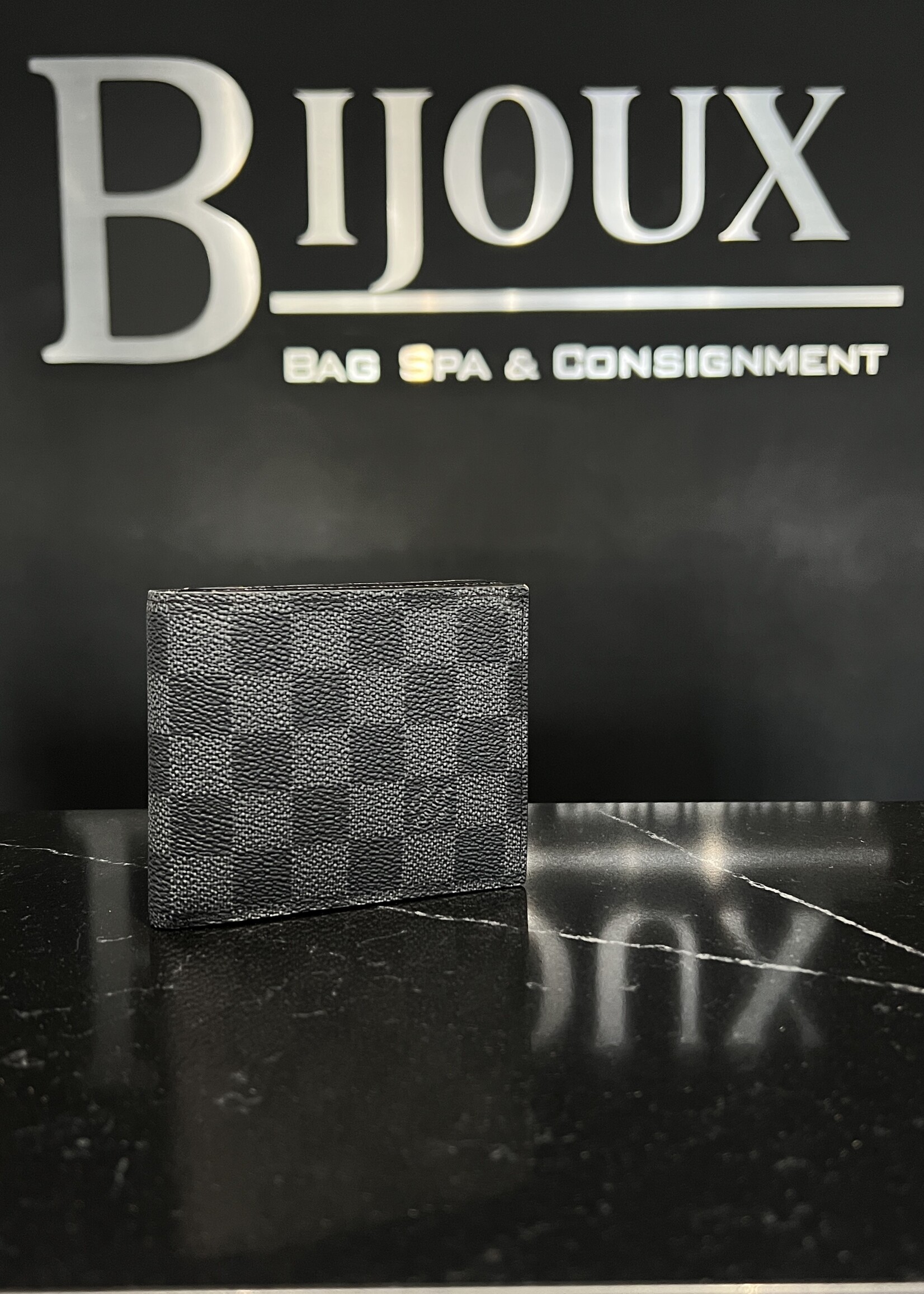 Louis Vuitton Louis Vuitton Amerigo Wallet