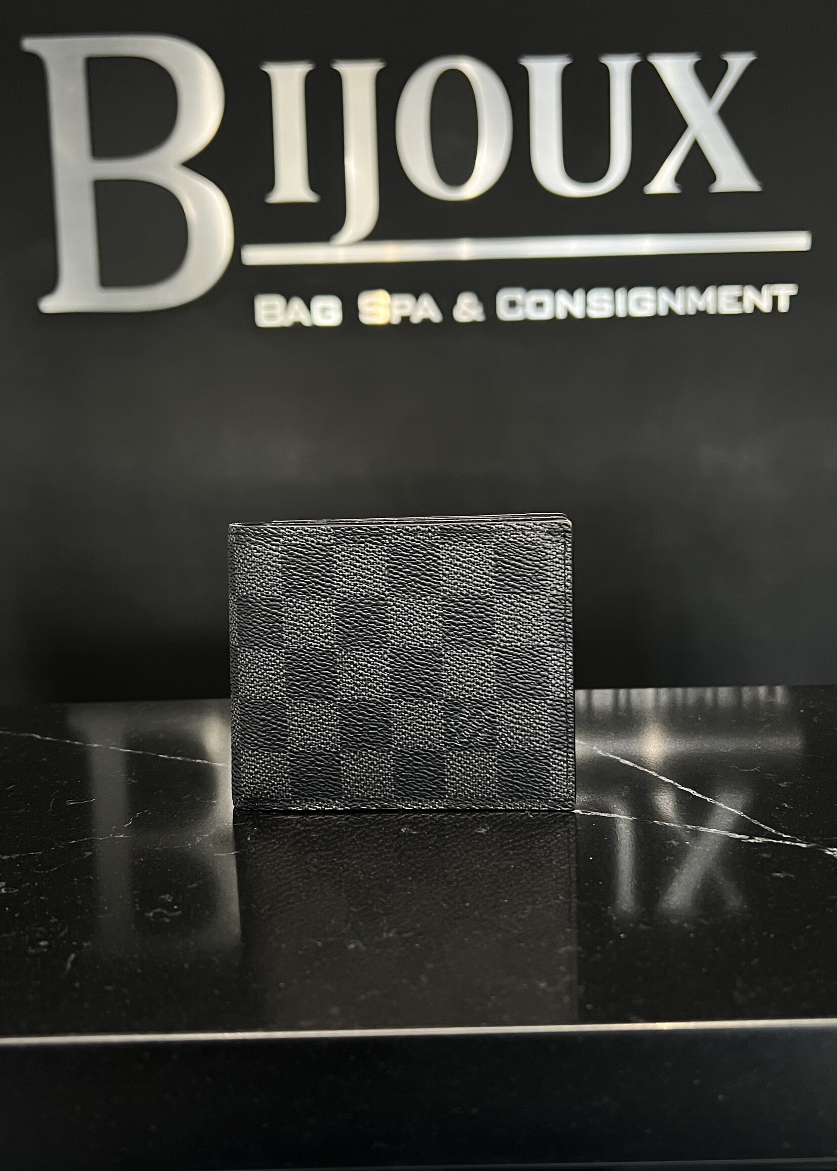 Louis Vuitton Louis Vuitton Amerigo Wallet