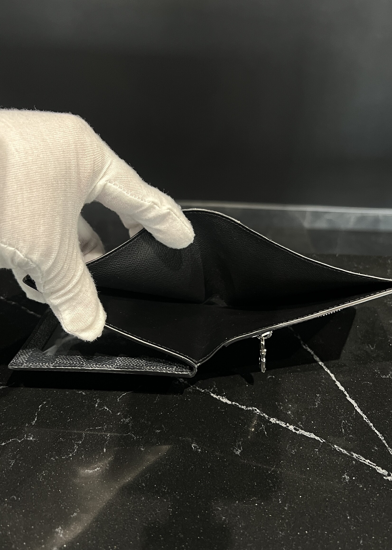 Louis Vuitton Louis Vuitton Amerigo Wallet