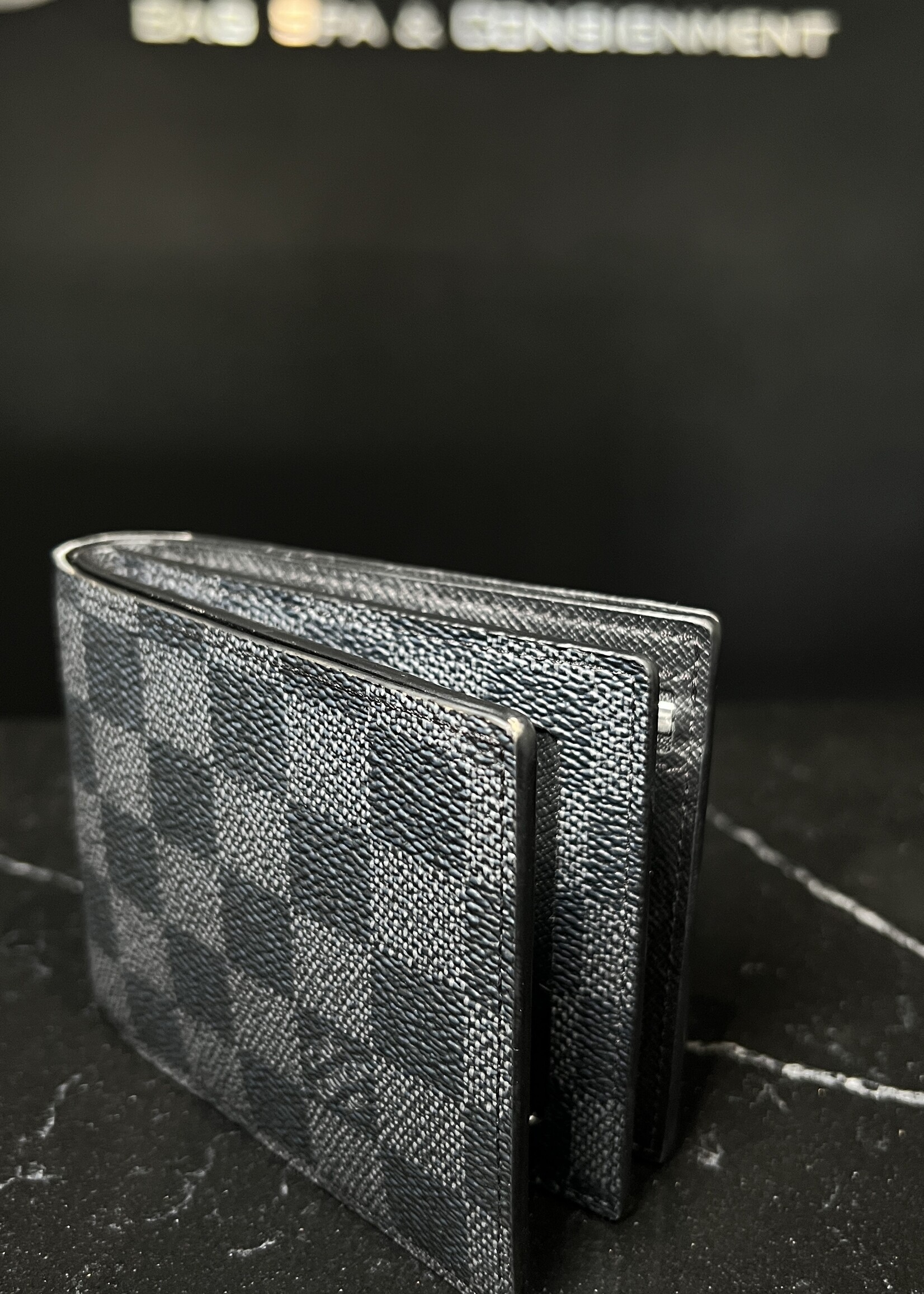 Louis Vuitton Louis Vuitton Amerigo Wallet