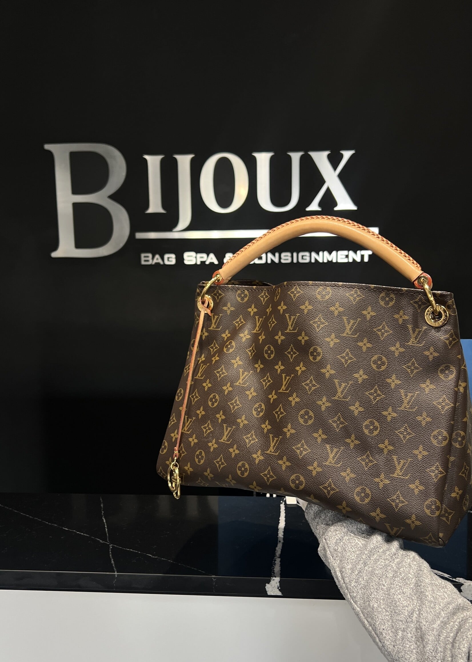 Louis Vuitton Louis Vuitton Monogram Artsy MM