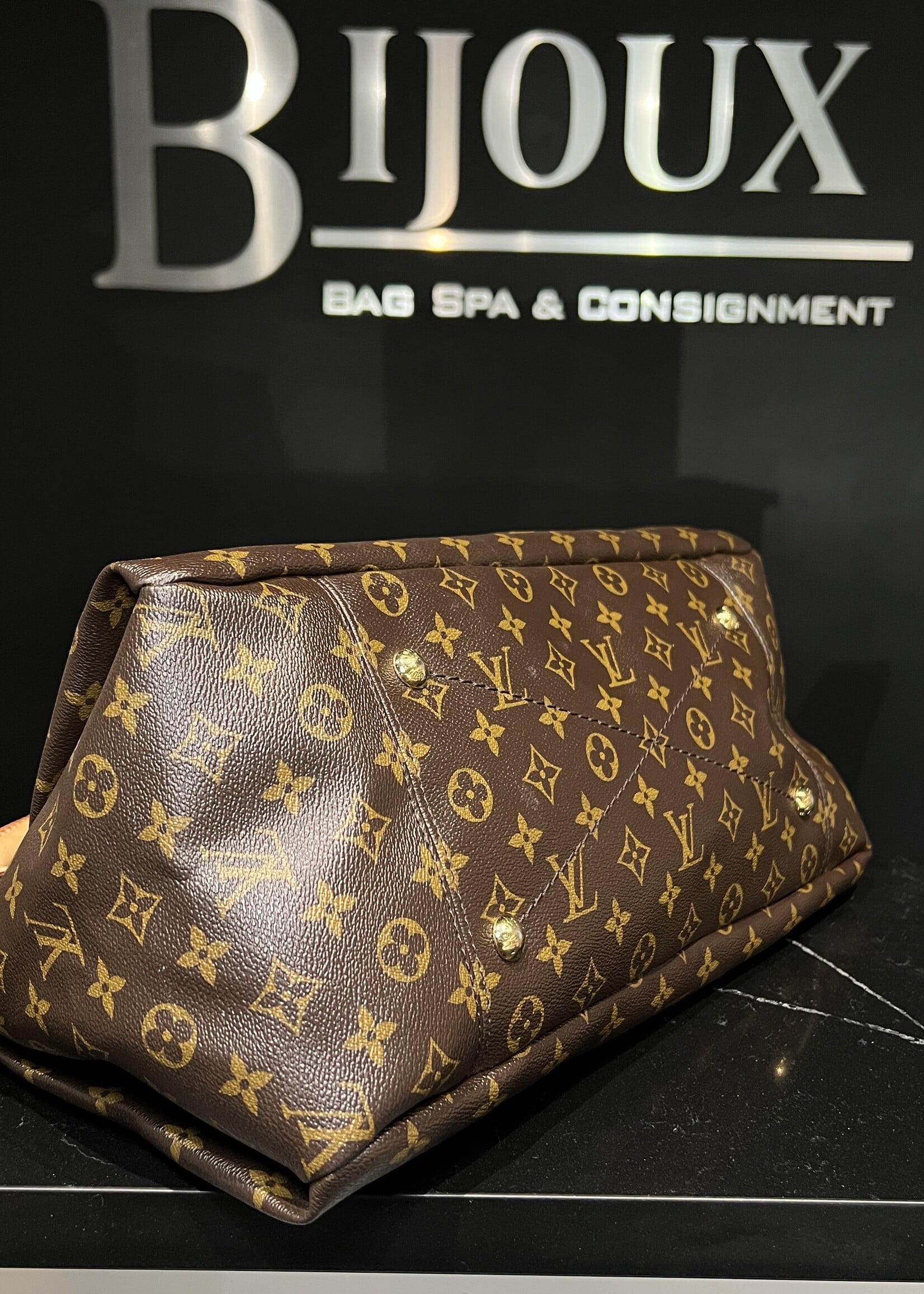 Louis Vuitton Louis Vuitton Monogram Artsy MM