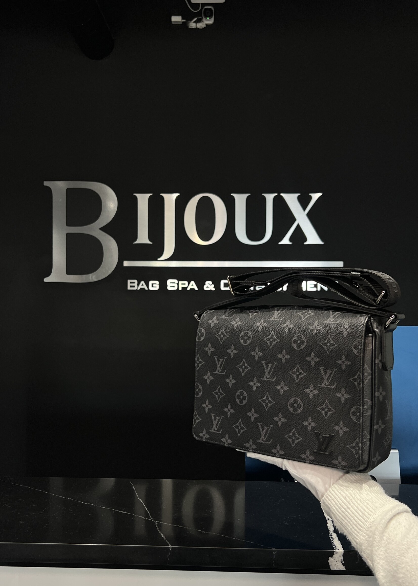 Louis Vuitton Louis Vuitton District PM Eclipse