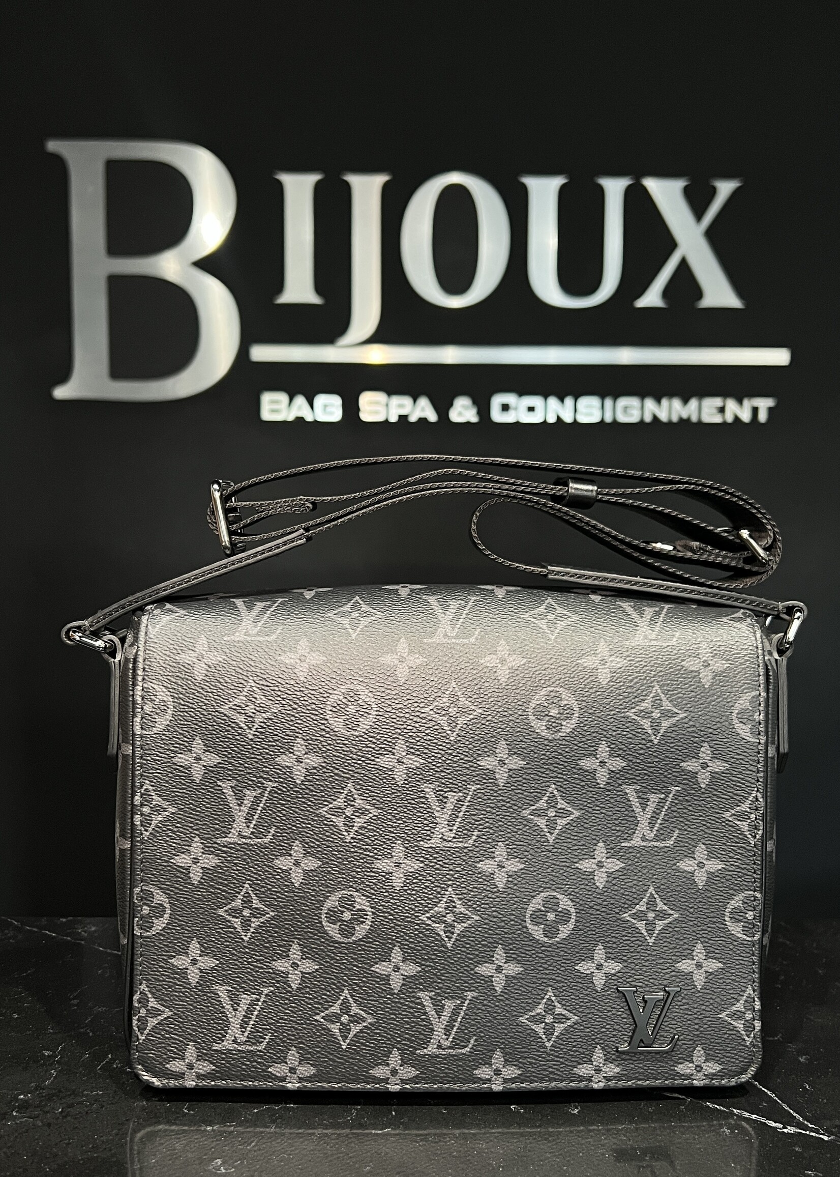 Louis Vuitton Louis Vuitton District PM Eclipse