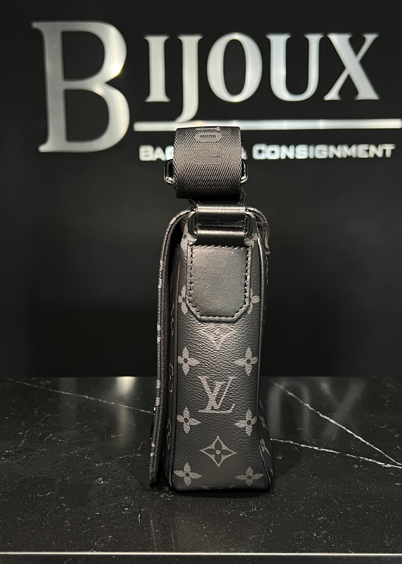 Louis Vuitton Louis Vuitton District PM Eclipse