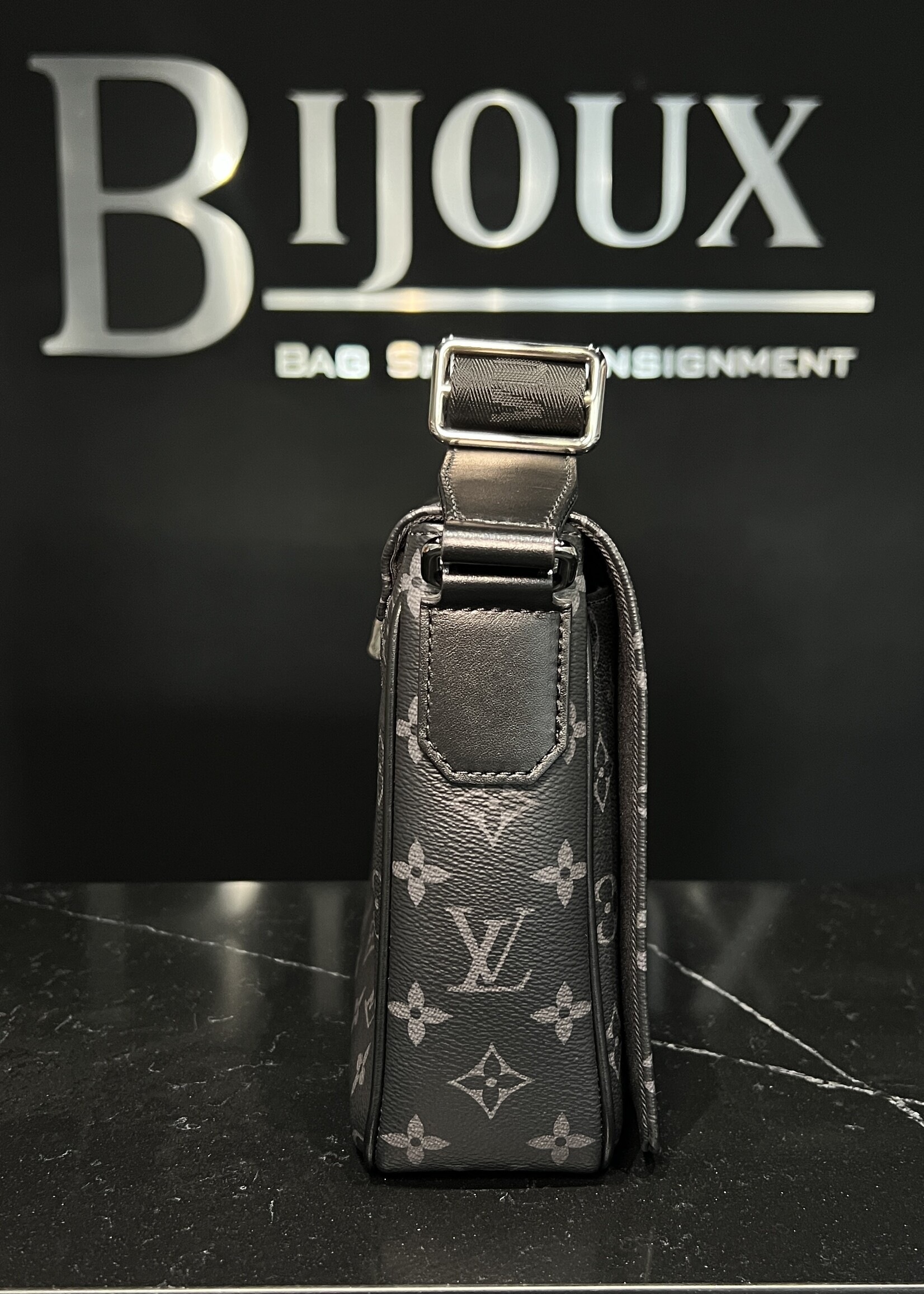 Louis Vuitton Louis Vuitton District PM Eclipse