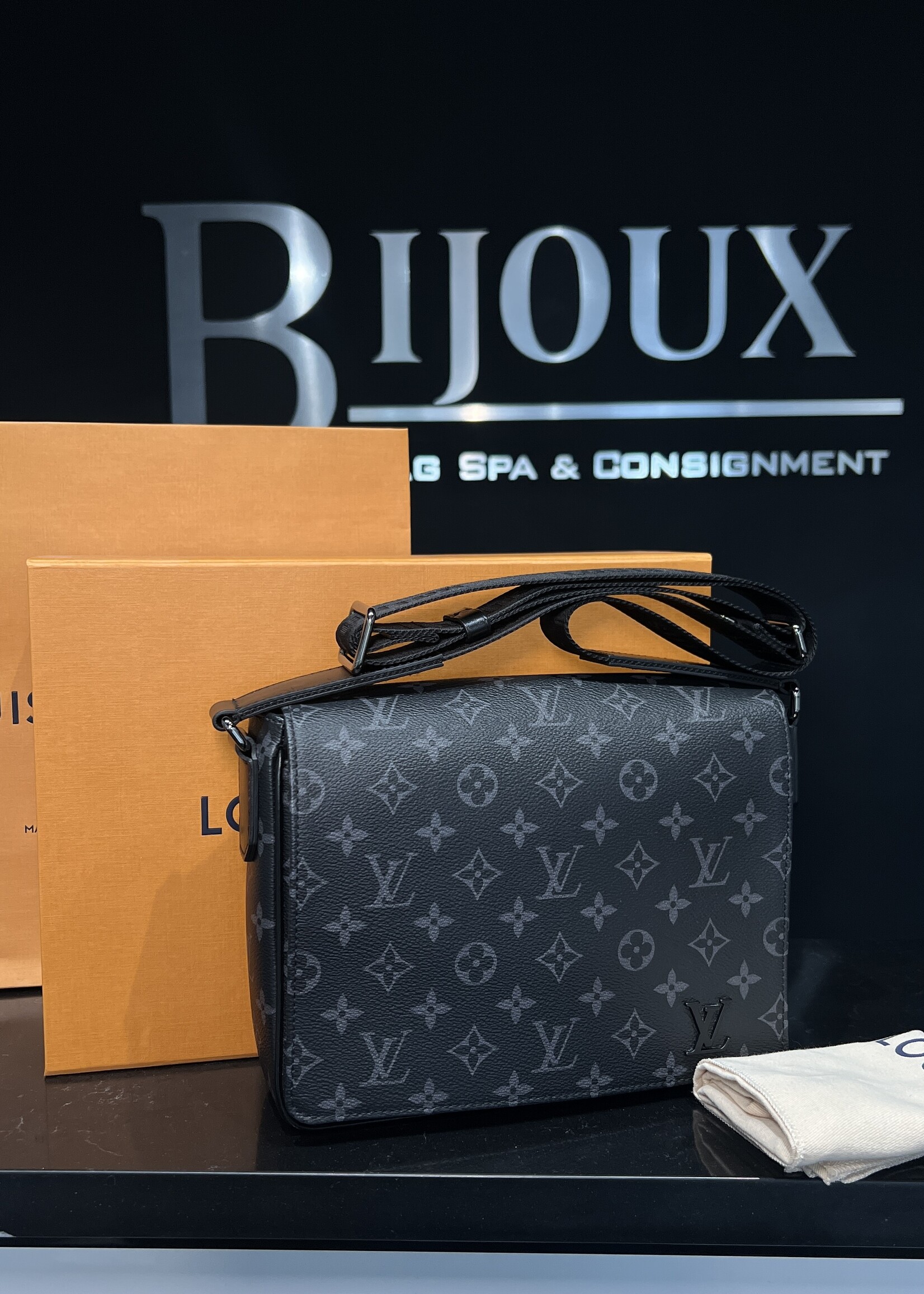 Louis Vuitton Louis Vuitton District PM Eclipse