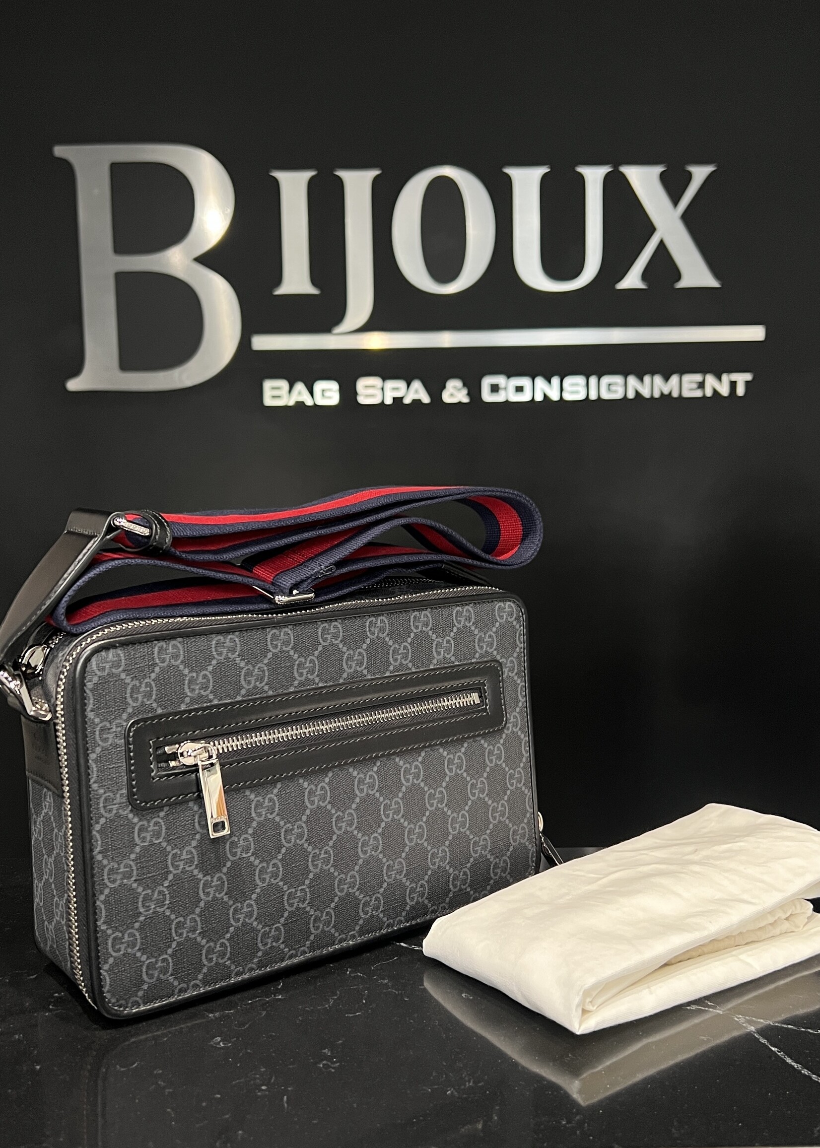 Gucci Gucci GG Supreme Canvas Crossbody Bag