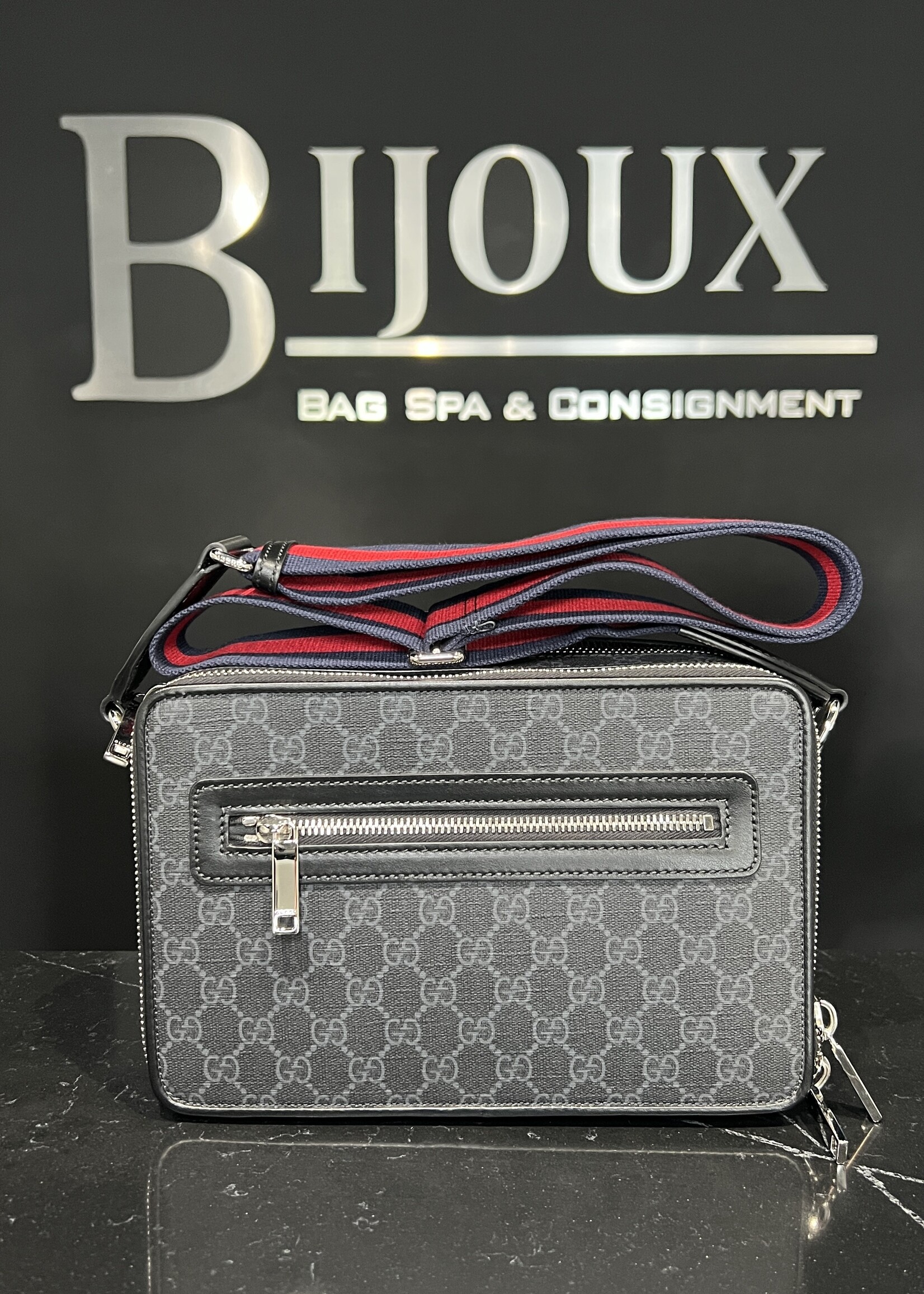 Gucci Gucci GG Supreme Canvas Crossbody Bag