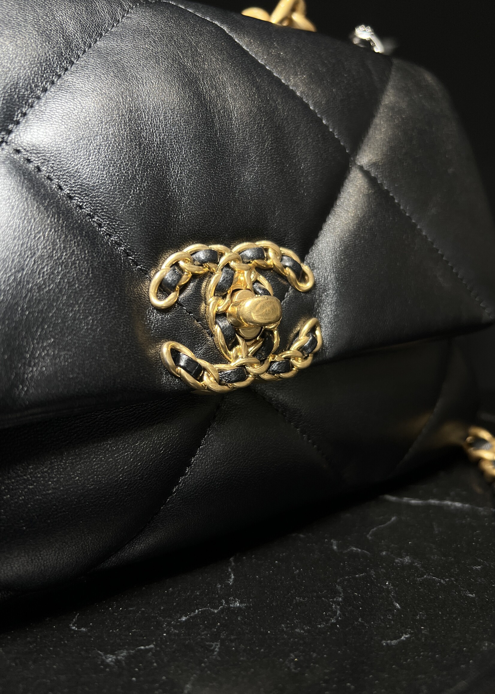 Chanel Chanel 19 Medium