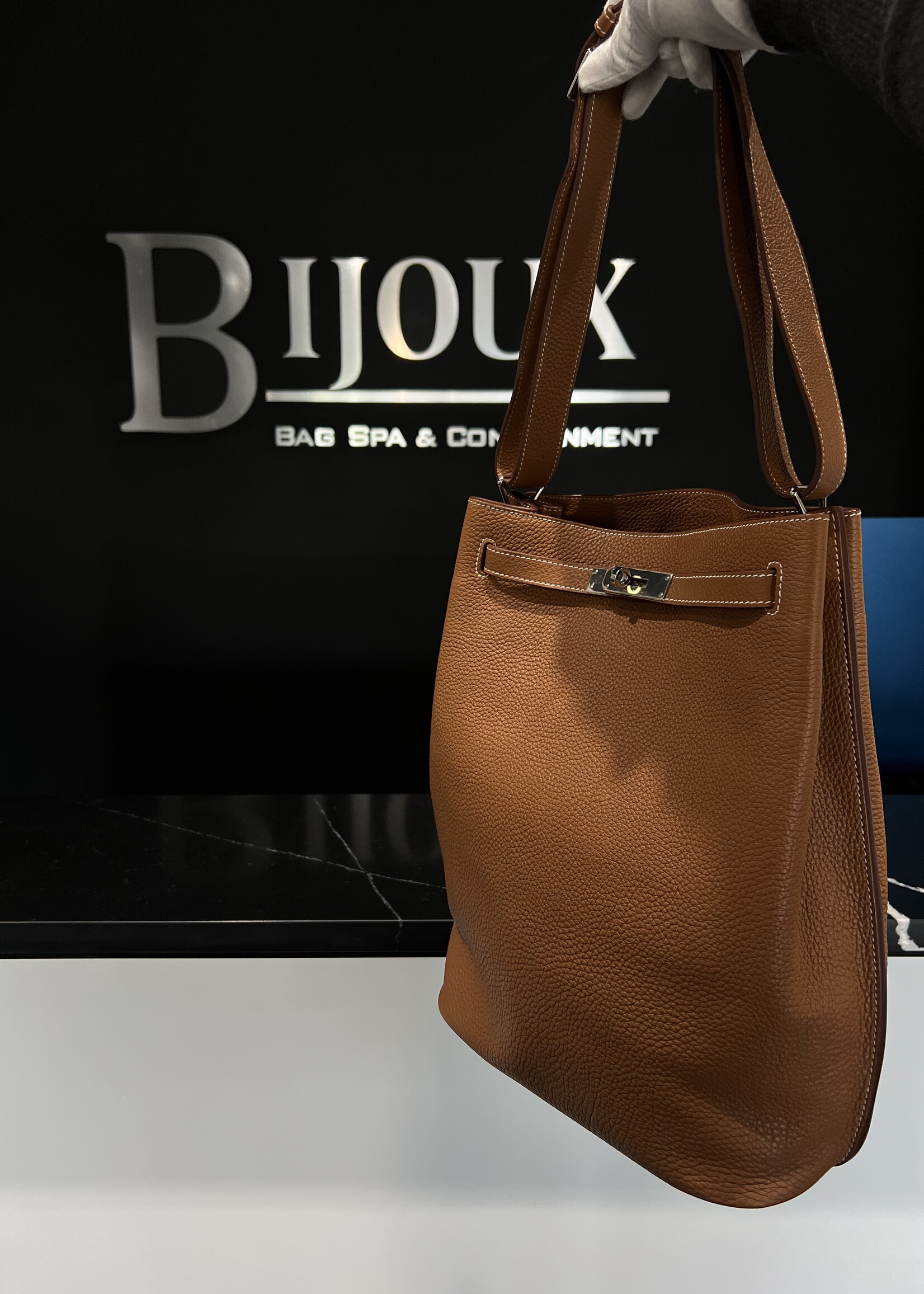 Hermes SOLD. - Hermes So Kelly 26 Togo Gold