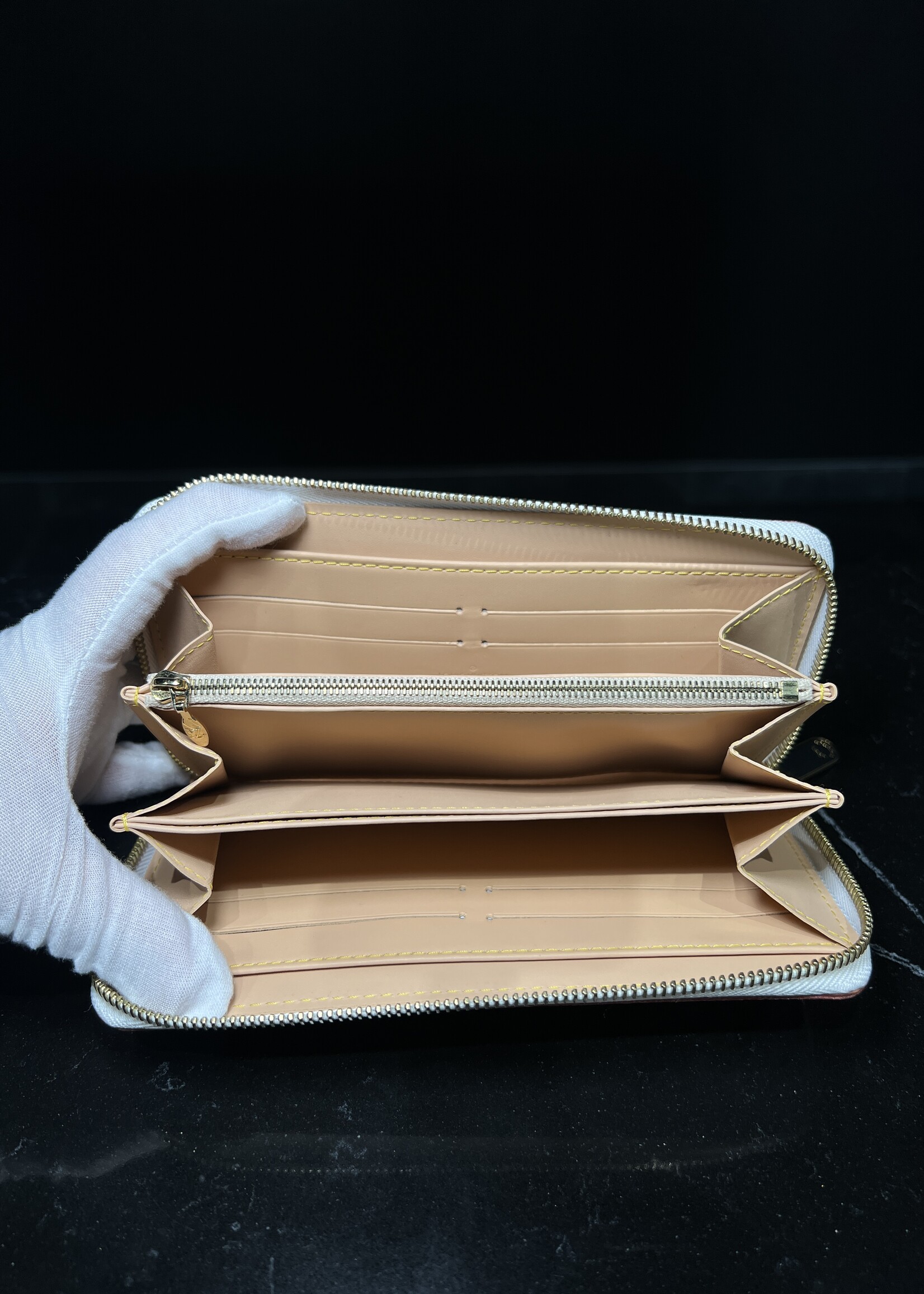 Louis Vuitton Louis Vuitton White Multicolour Zippy Wallet