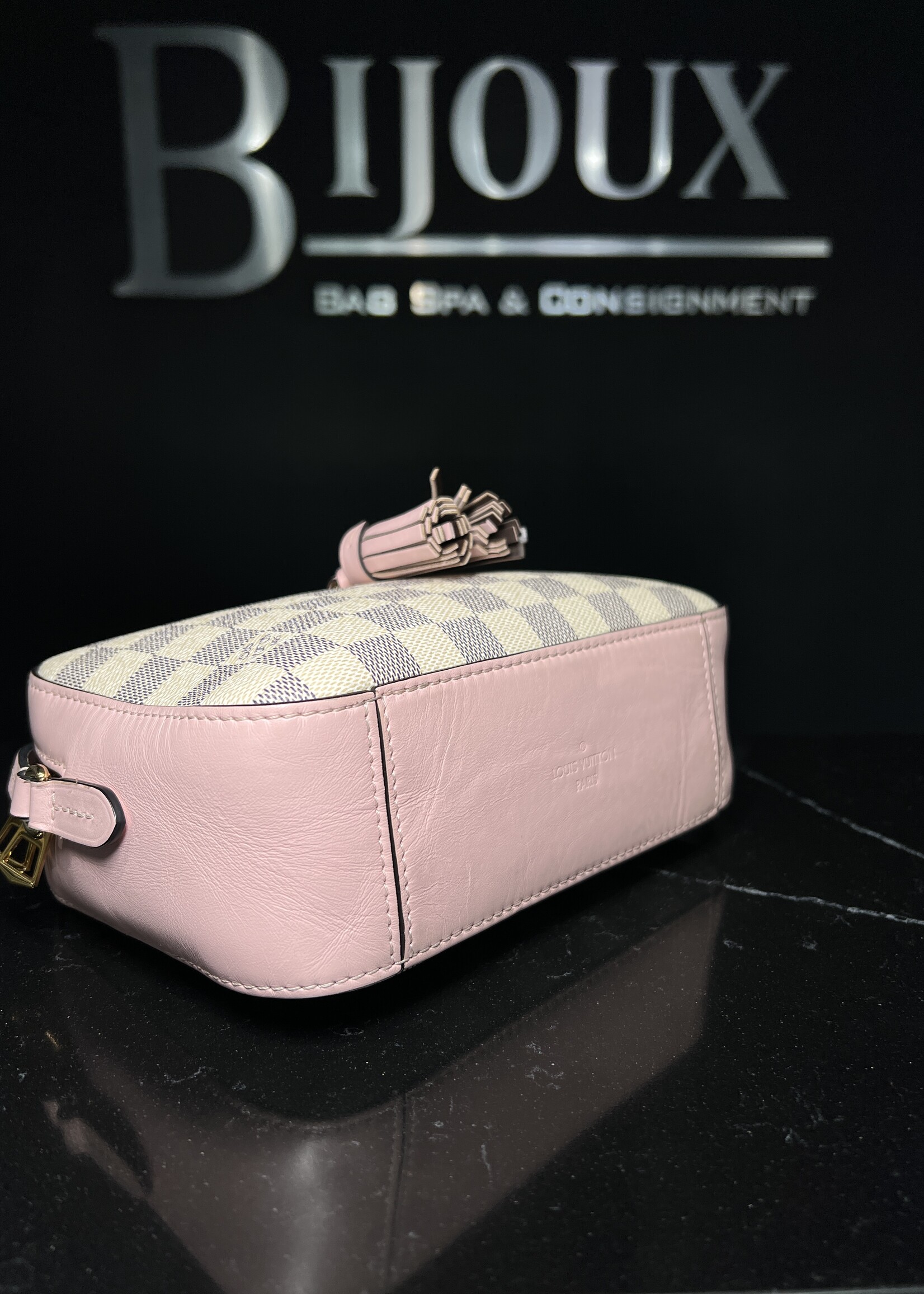 Louis Vuitton Louis Vuitton Damier Azur Saintonge Eau De Rose