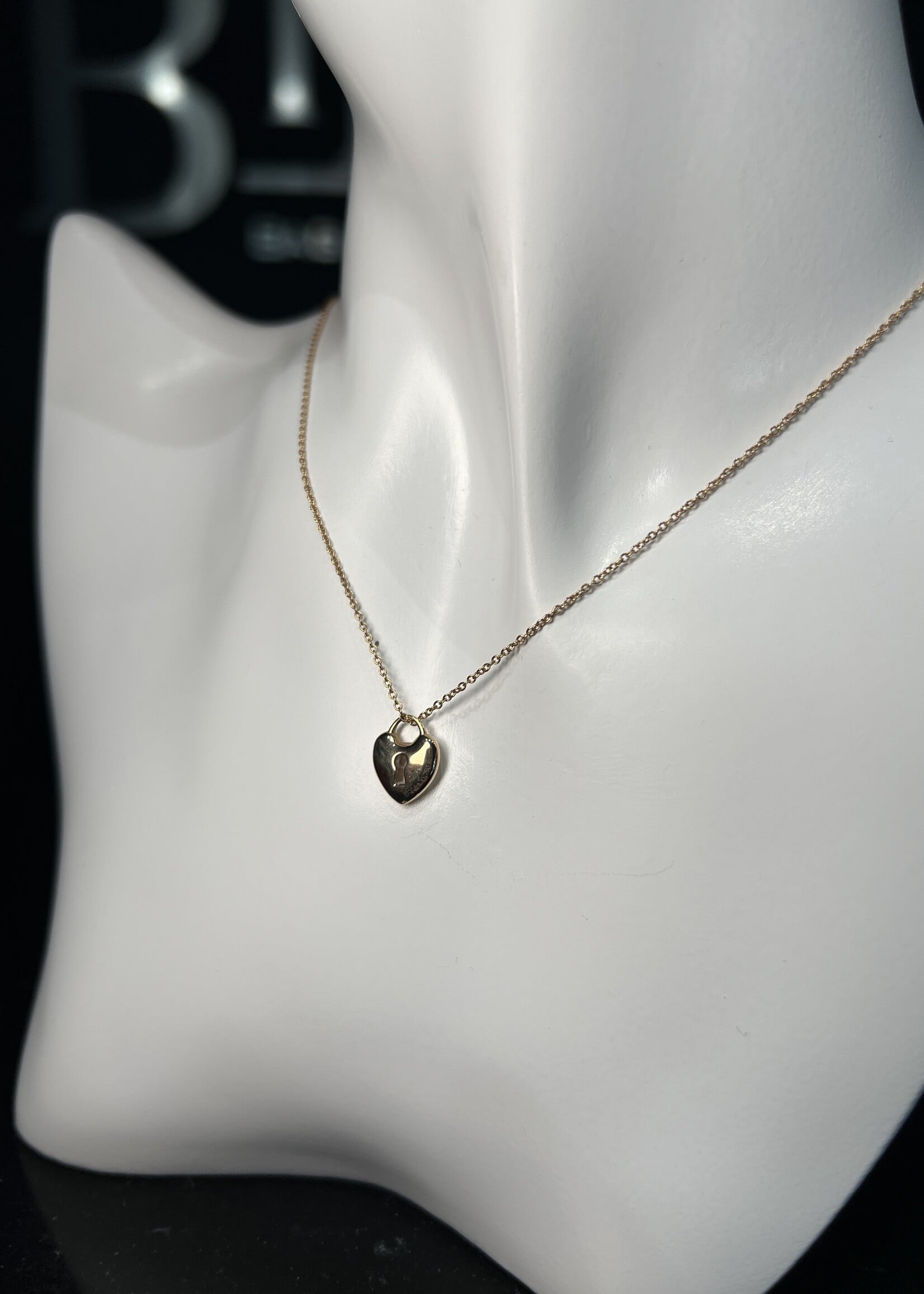 Tiffany & Co Tiffany 18kt Heart Necklace