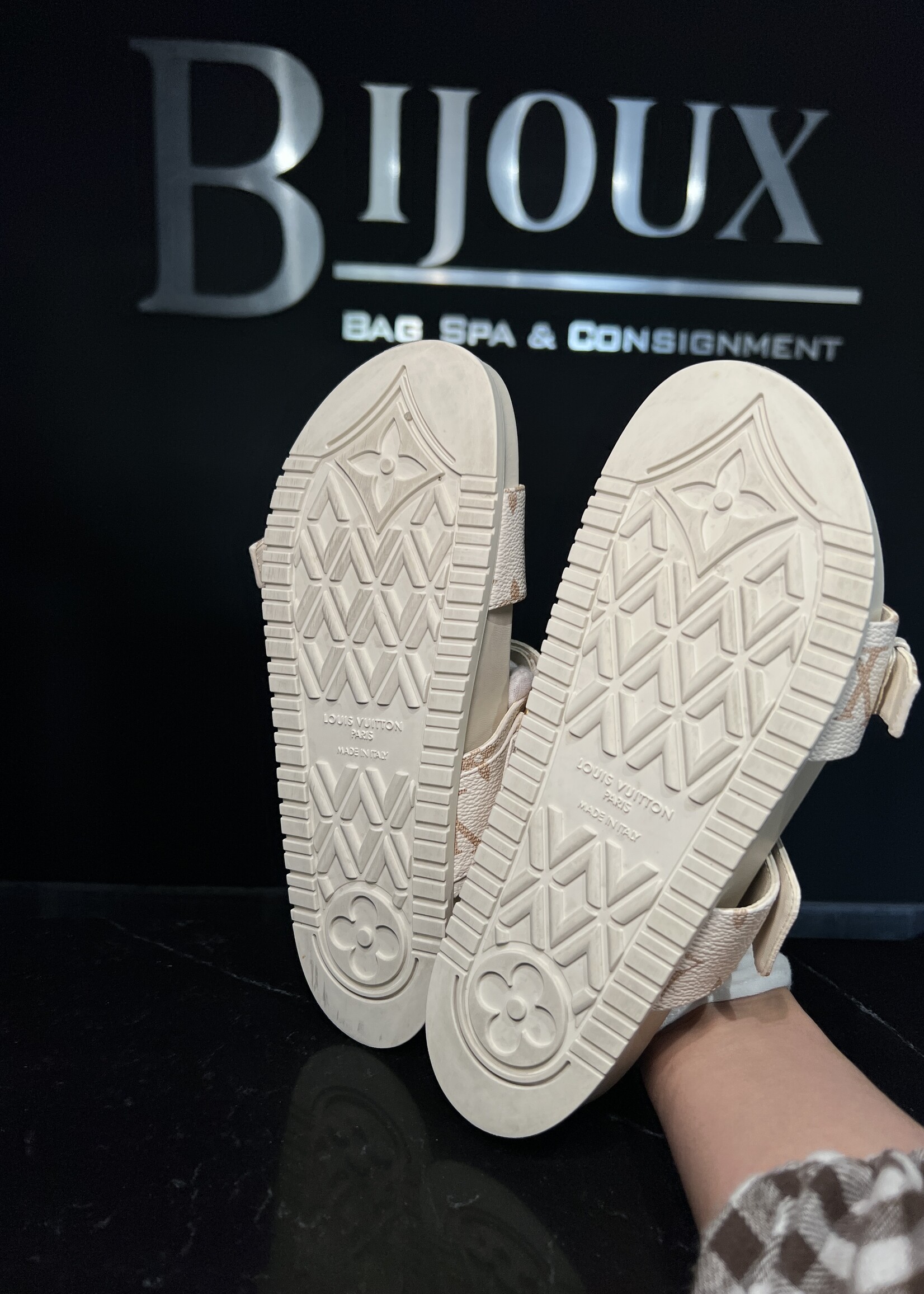 Louis Vuitton Louis Vuitton Bom Dia Sandals 37