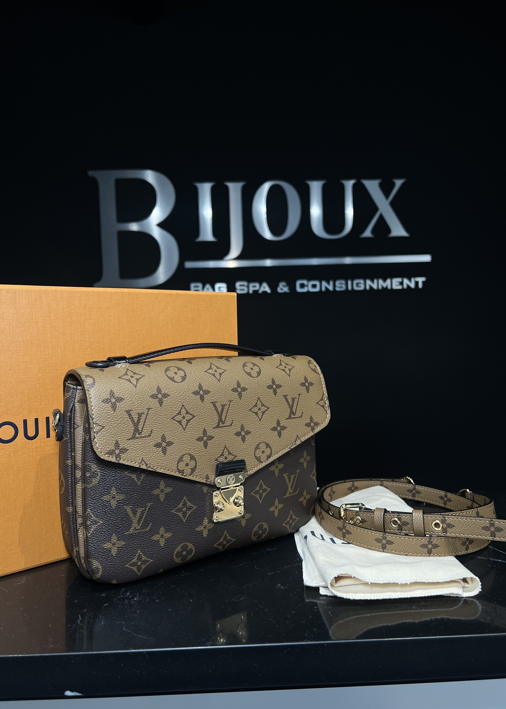 Louis Vuitton SOLD- Louis Vuitton Pochette Metis Reverse