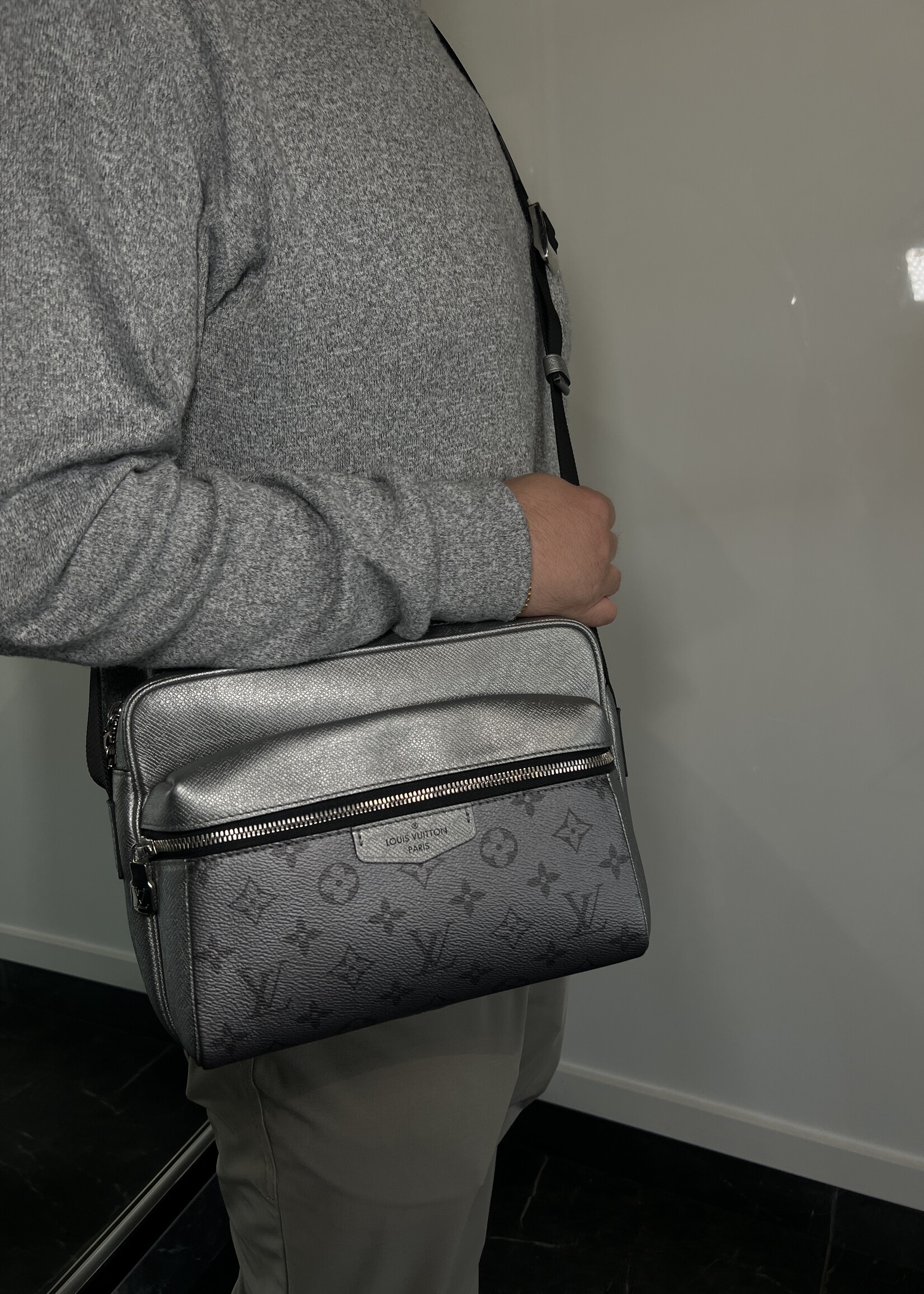 Louis Vuitton Louis Vuitton Taigarama Silver Messenger