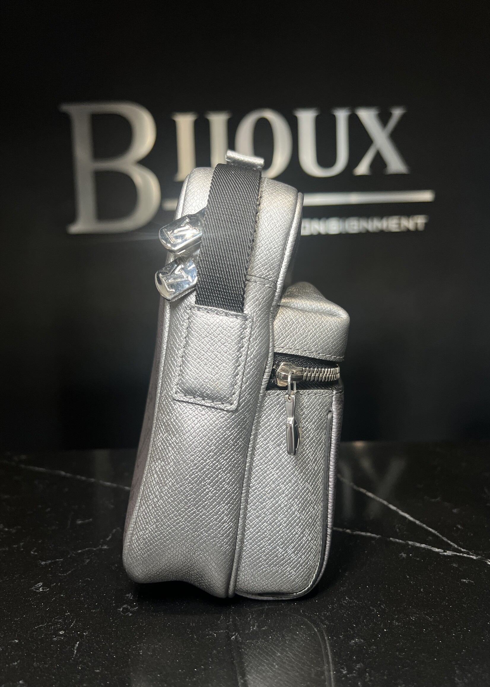 Louis Vuitton Louis Vuitton Taigarama Silver Messenger