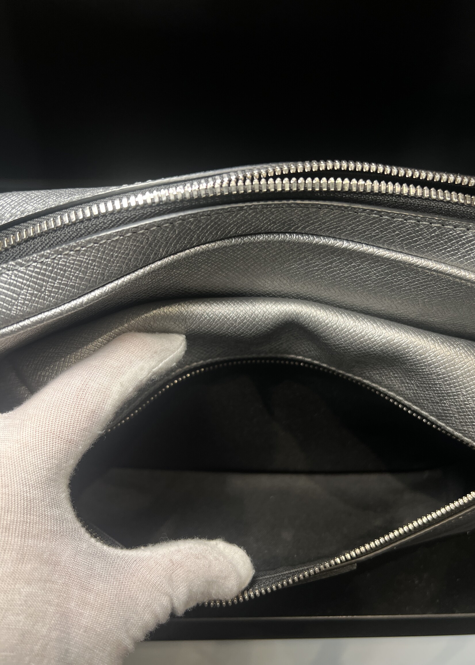 Louis Vuitton Louis Vuitton Taigarama Silver Messenger