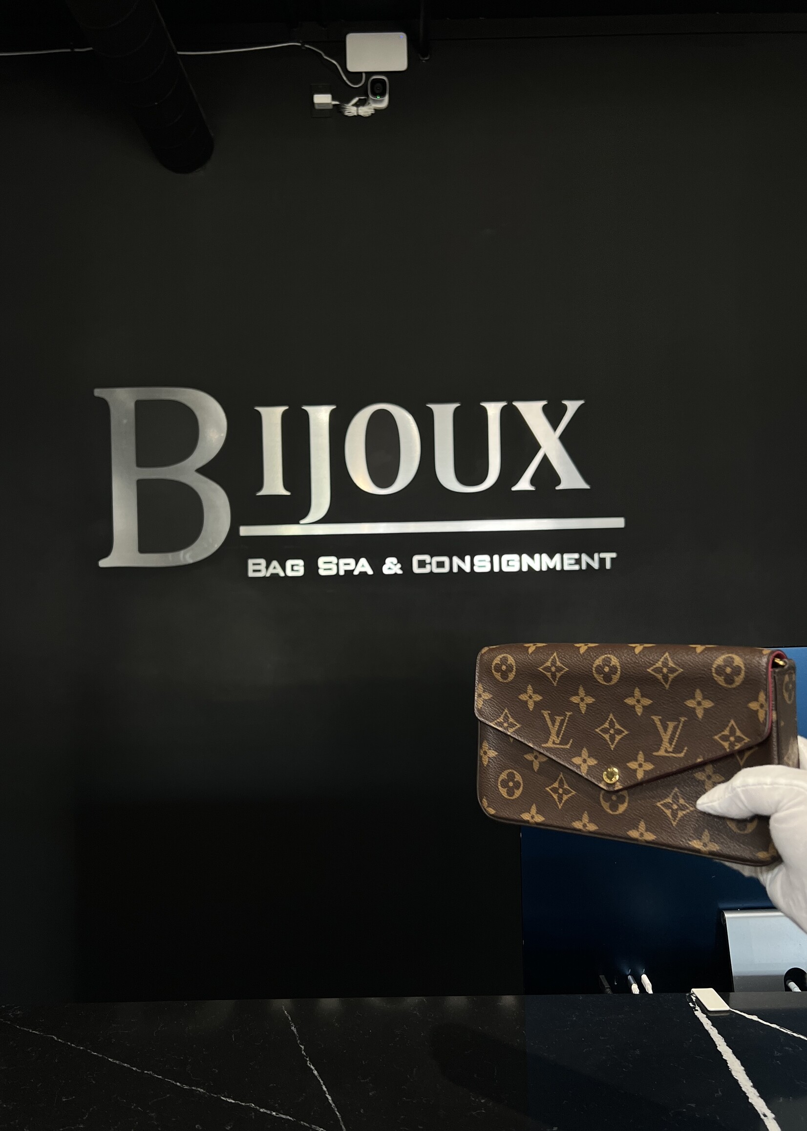 Louis Vuitton SOLD - Louis Vuitton Pochette Felicie Monogram