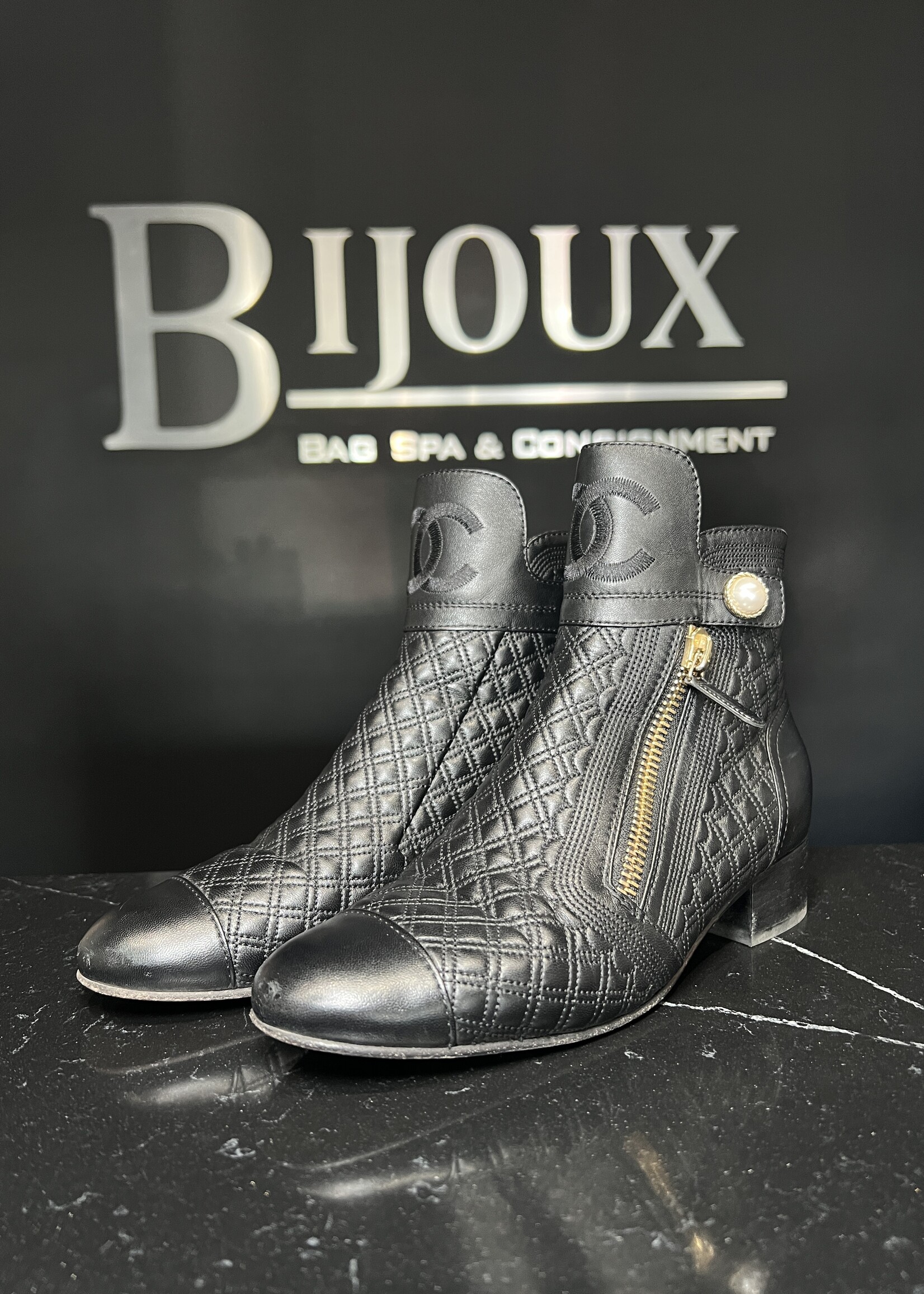 Chanel Chanel Quilted Leather Ankle Boots -38.5
