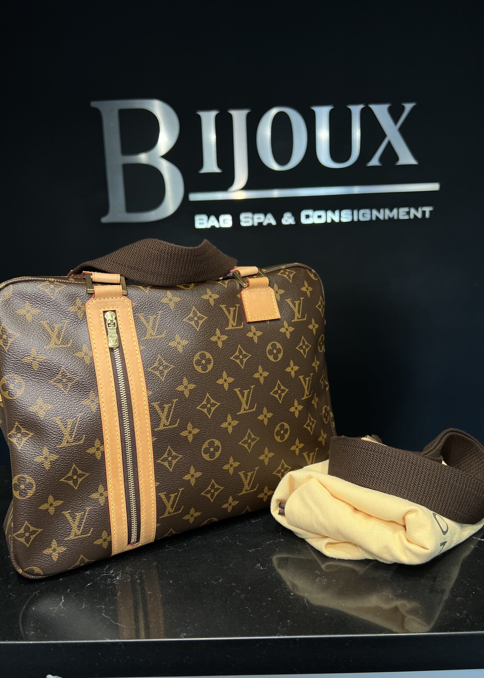 Louis Vuitton Louis Vuitton Bosphore Monogram