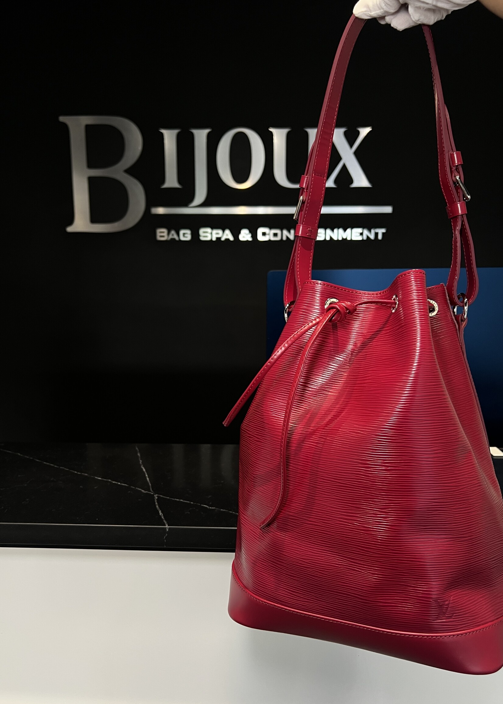 Louis Vuitton Louis Vuitton Epi Leather Noe NM