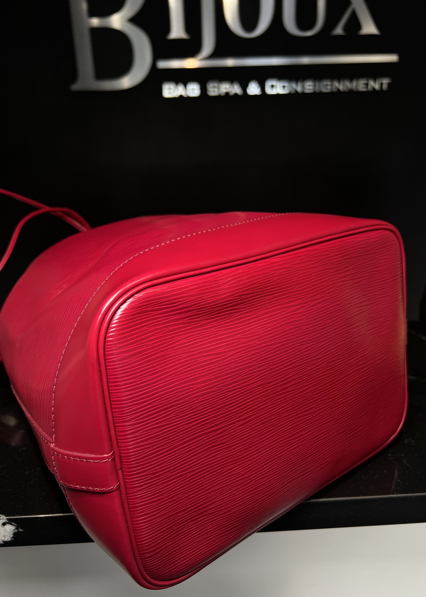 Louis Vuitton Louis Vuitton Epi Leather Noe NM