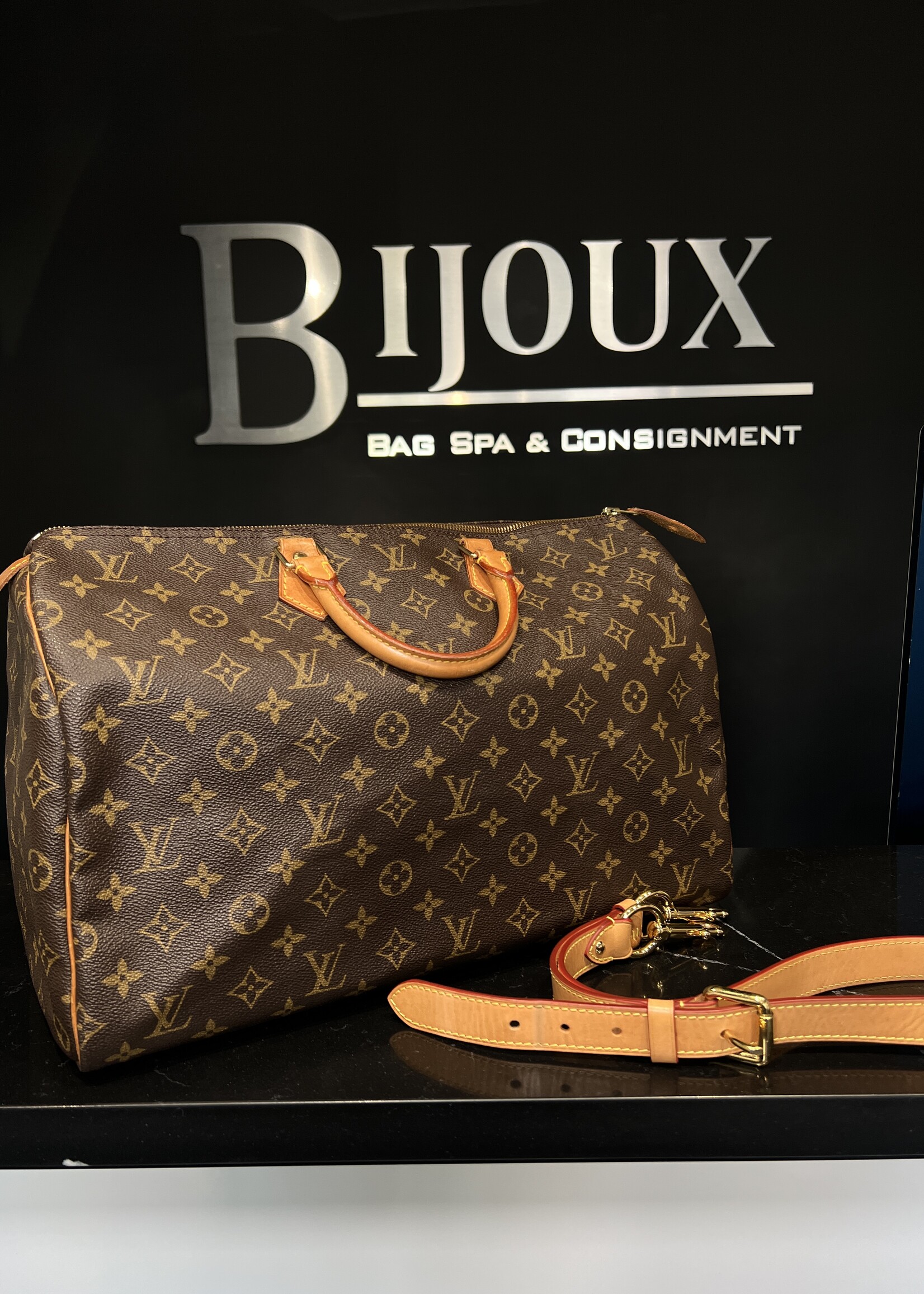 Louis Vuitton SOLD- Louis Vuitton Monogram Speedy 40
