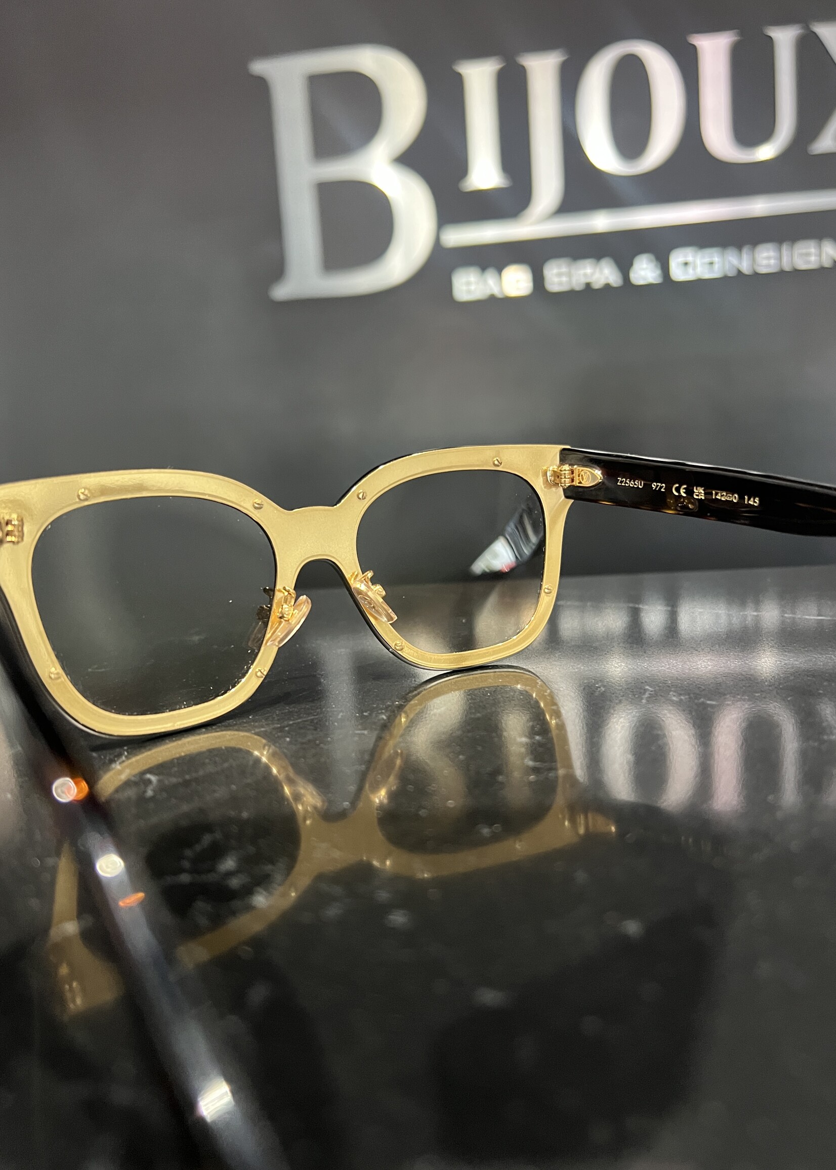 Louis Vuitton SOLD - Louis Vuitton Mirrored Monogram  Sunglasses Z2565U