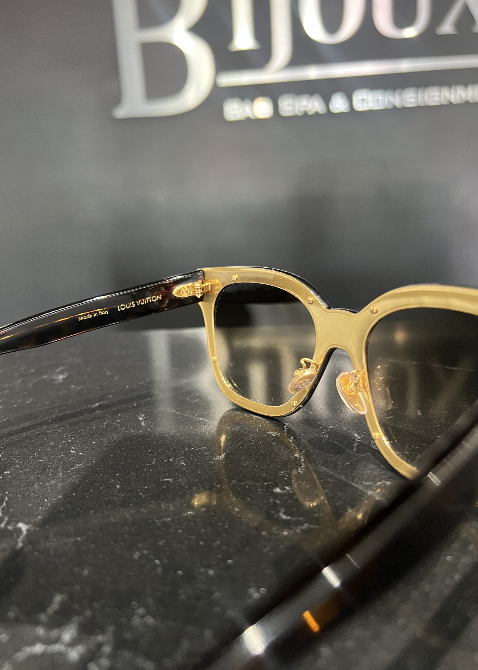Louis Vuitton SOLD - Louis Vuitton Mirrored Monogram  Sunglasses Z2565U